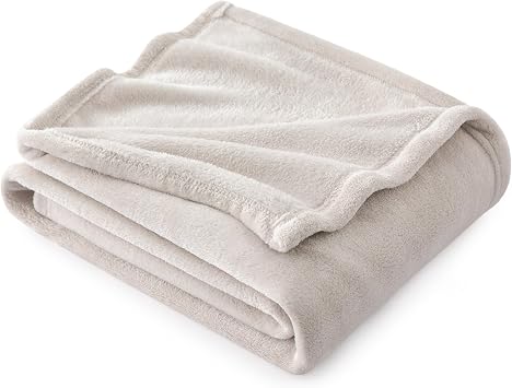 Bedsure Fleece Throw Blanket for Sofa - Soft Cosy Fluffy Blankets for Bed, Warm Single Throws for Audlts, Decor Gifts for Women and Men,Beige, 130x150 cm