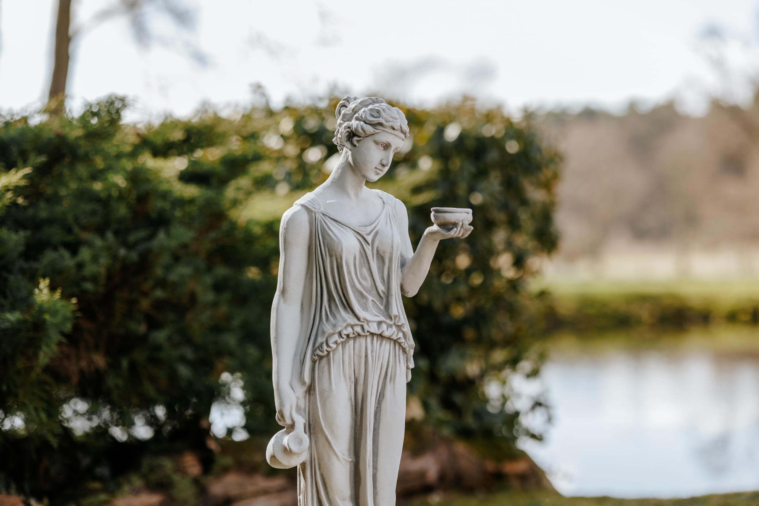 gartendekoparadies.de Statue der Hebe, Göttin der Jugend, Steinguss, Grau, 80 cm, 20 kg, Frostsicher, Klassische Gartenskulptur