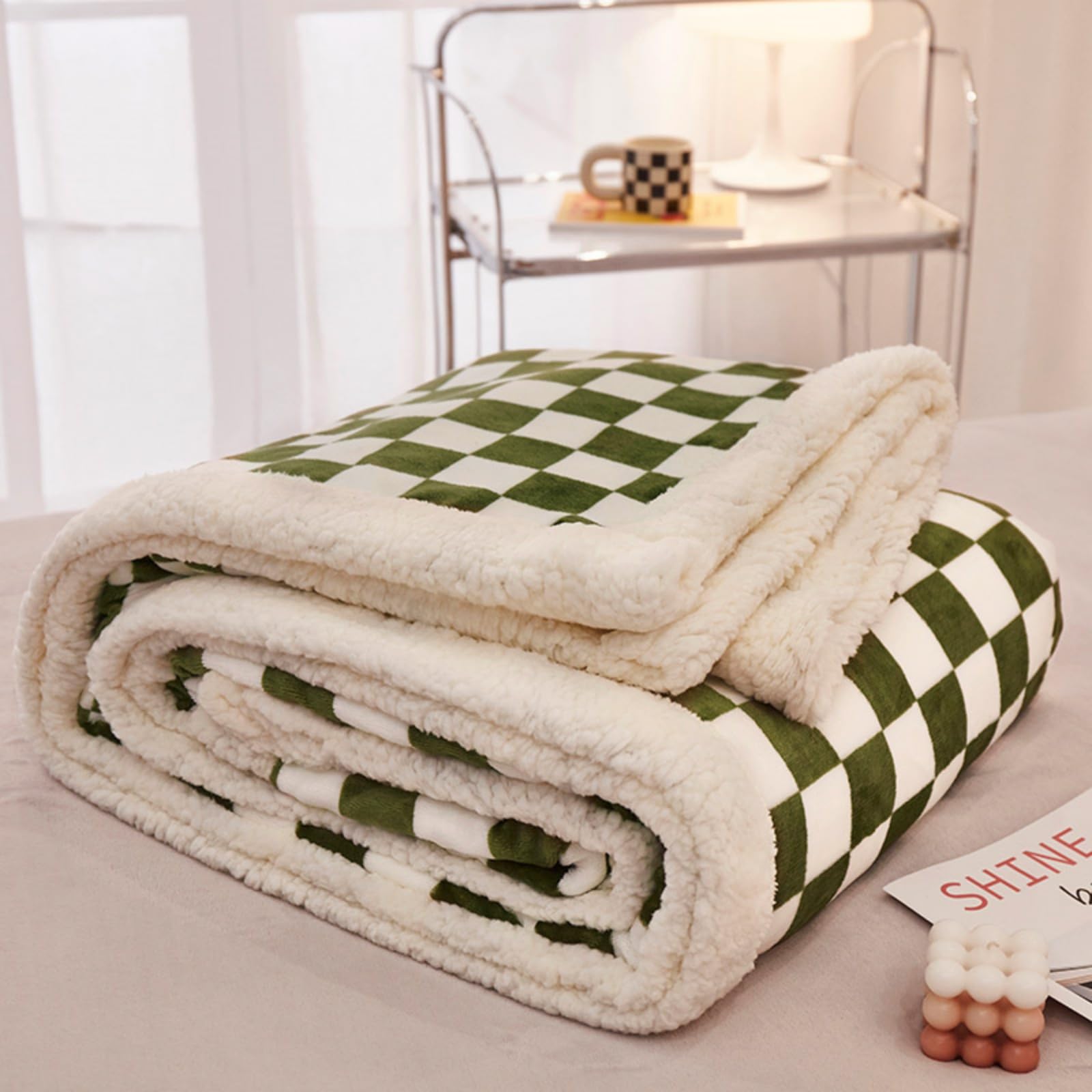Couverture en laine d'agneau luxueuse à carreaux vert herbe pour intérieur chic