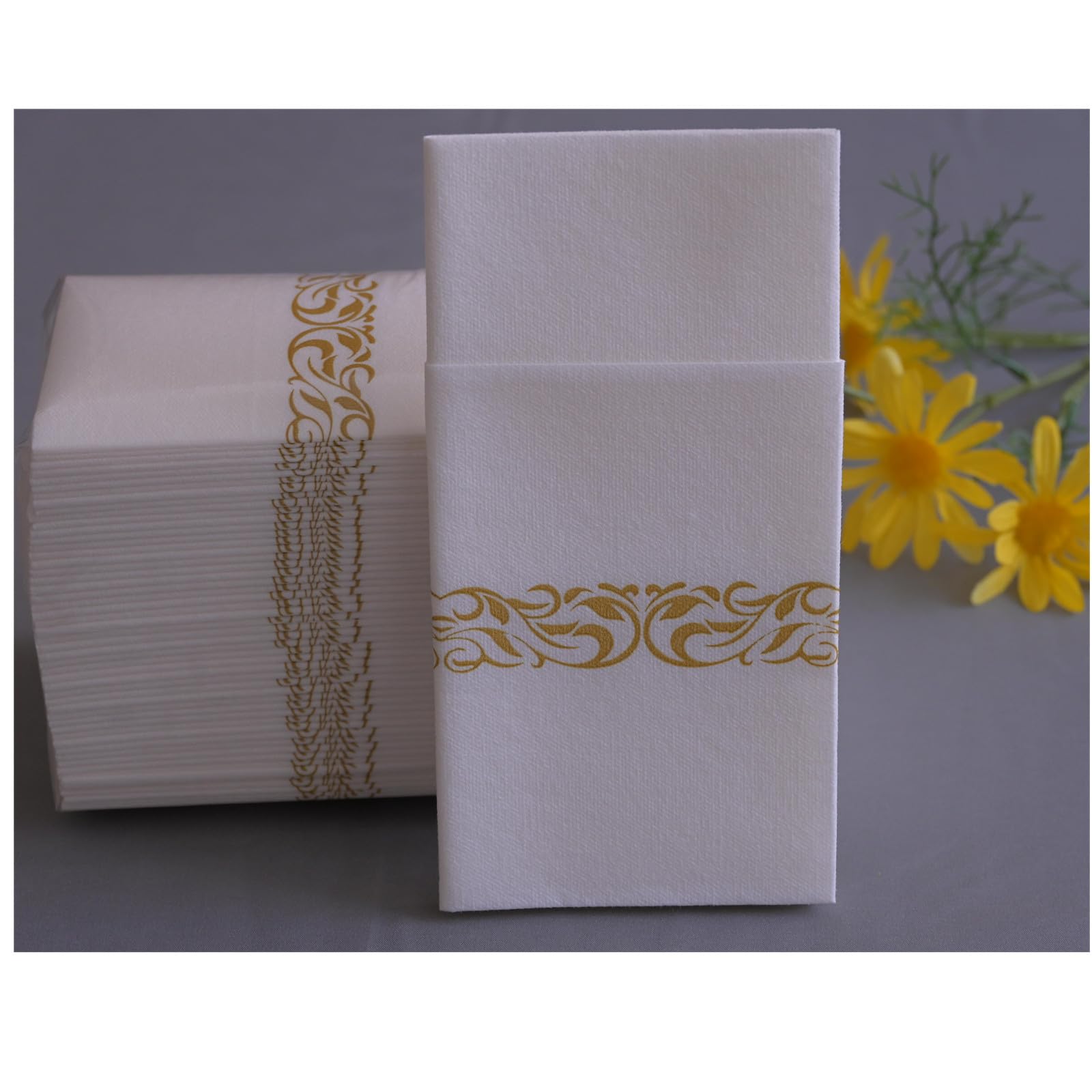 Lot de 100 serviettes de table jetables blanches au toucher lin avec poche à couverts intégrée, serviettes en papier doré pour fête, mariage