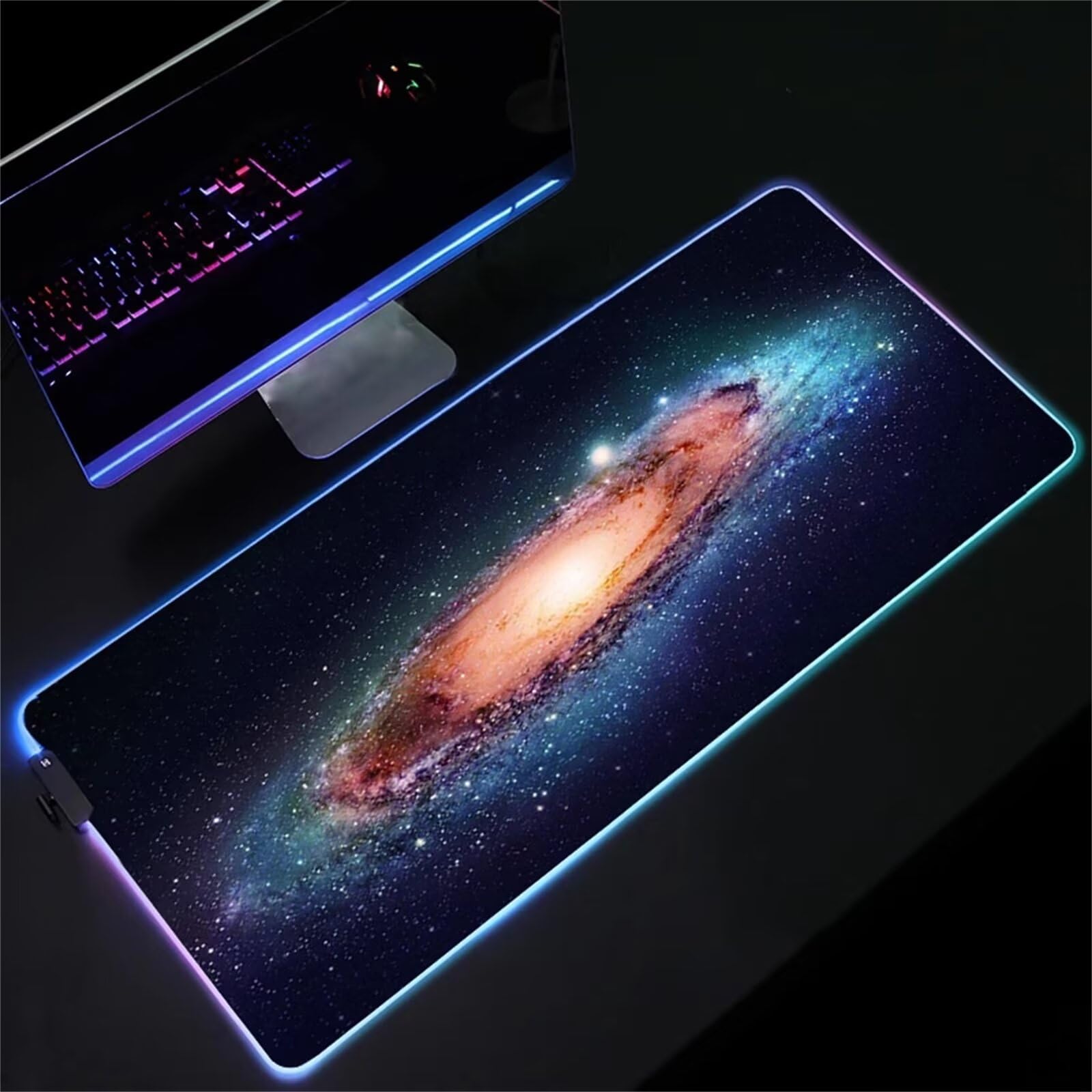 Tapis de Souris RGB Nébuleuses XXL Grand 900x400x4mm 7 Couleurs 14 Modes D'éclairage Tapis de Souris de Jeu LED avec Base en Caoutchouc Antidérapant pour Clavier PC