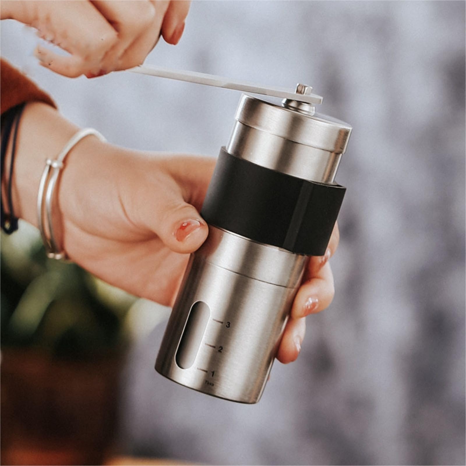 Amazon｜コーヒーミル ハンドコーヒー豆グラインダーハンド