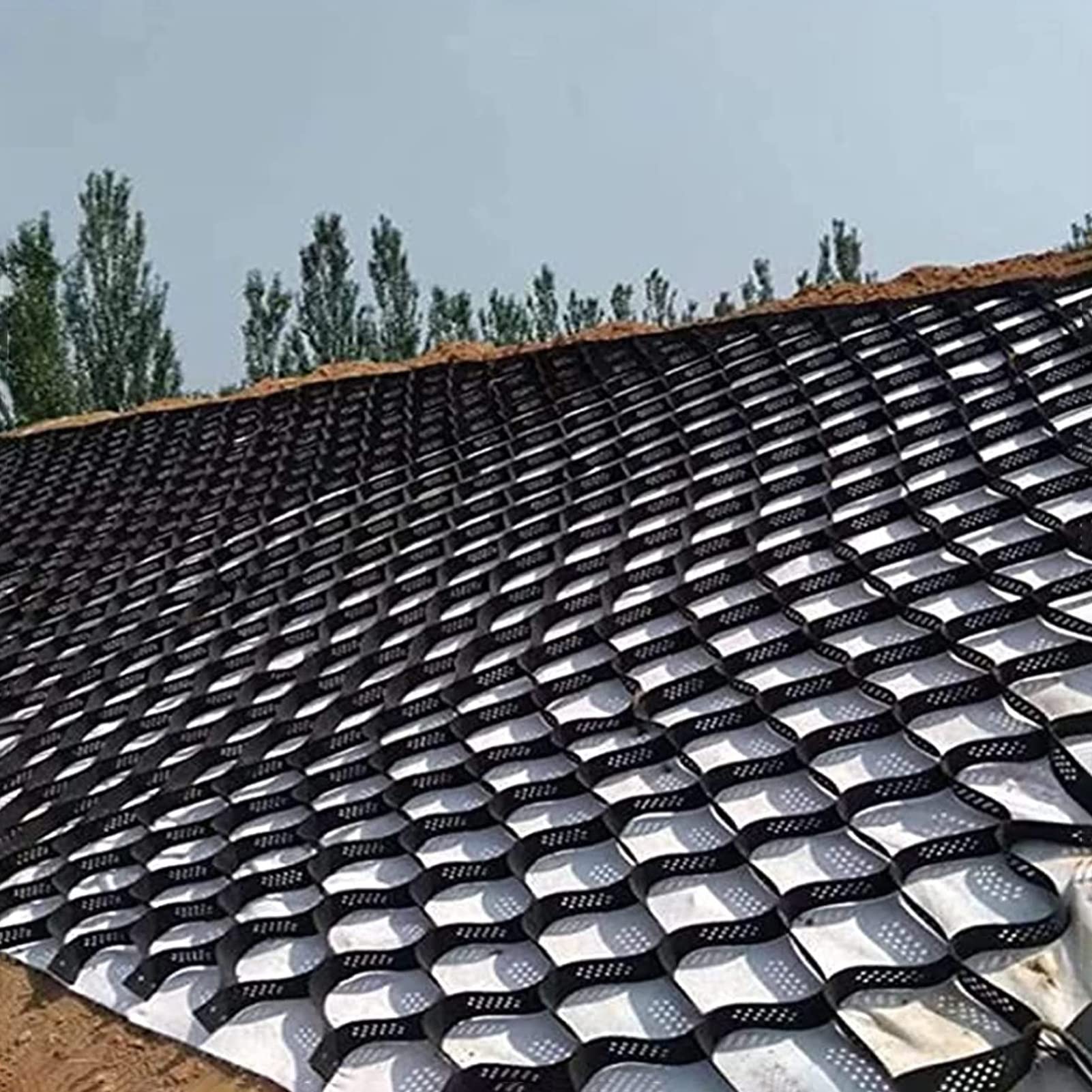 Système de stabilisation de géogrilles pour aménager vos flancs de colline et allées de jardin