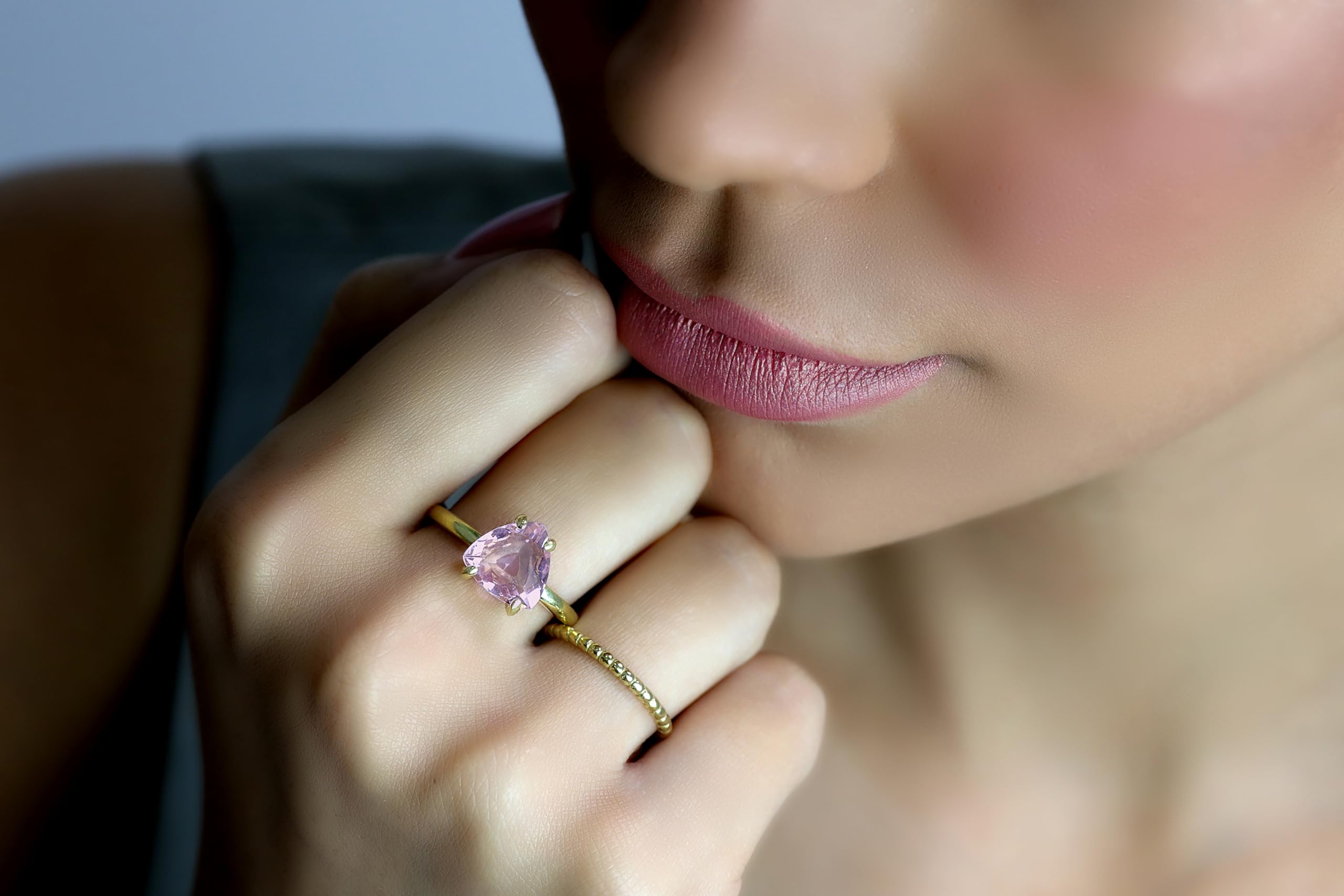 Sofisticado Anillo de Cuarzo Rosa en Oro - Anillos Personalizados de Moda, Anillos de Compromiso, Anillos de Promesa, Anillos de Piedra de Nacimiento, Joyas de Moda Únicas para Mujeres