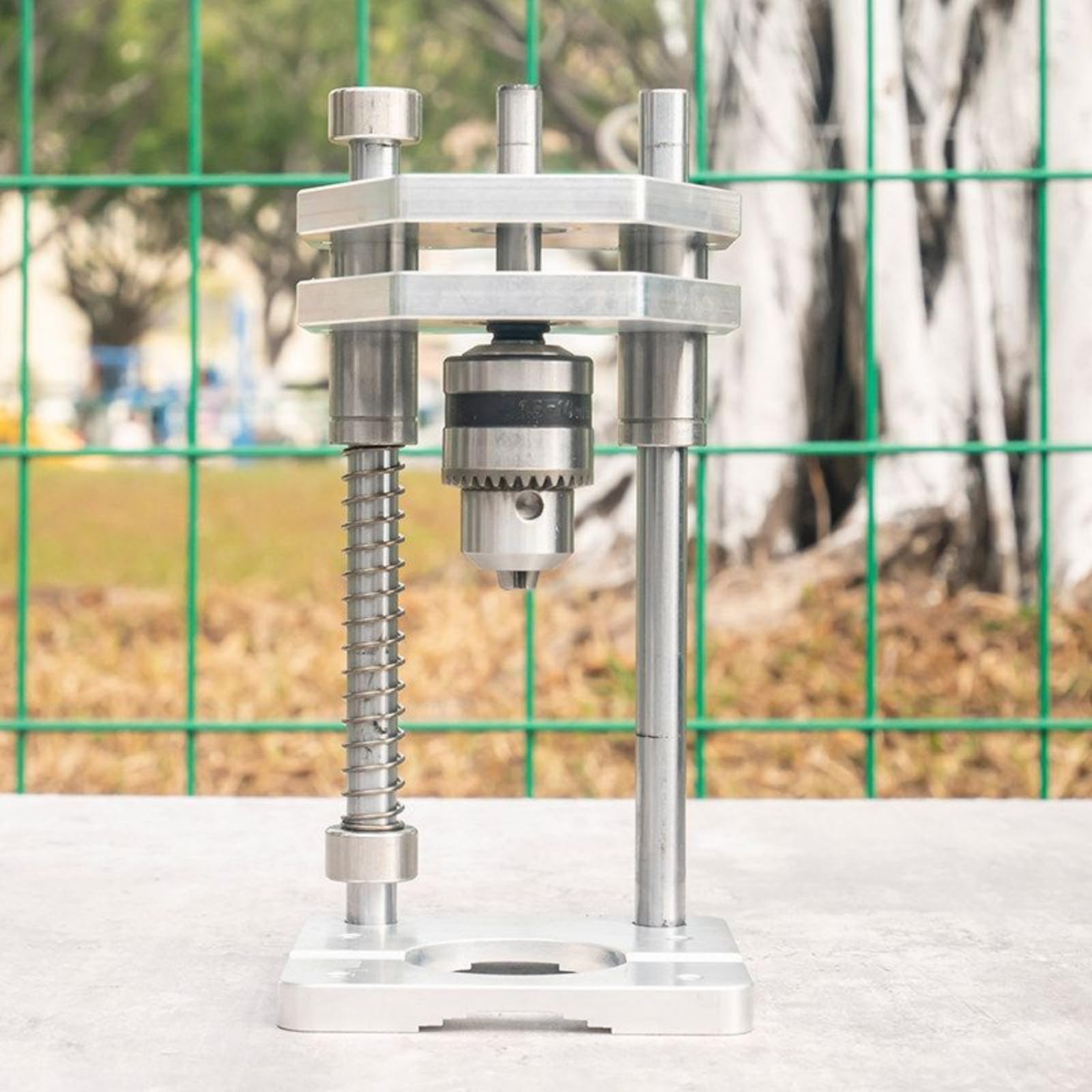 Supporto Trapano Stand Guida Trapano Colonna Supporto Perforazione Morsa in Metallo Solido con Base in Lega di Alluminio E Doppia Colonna 12mm per