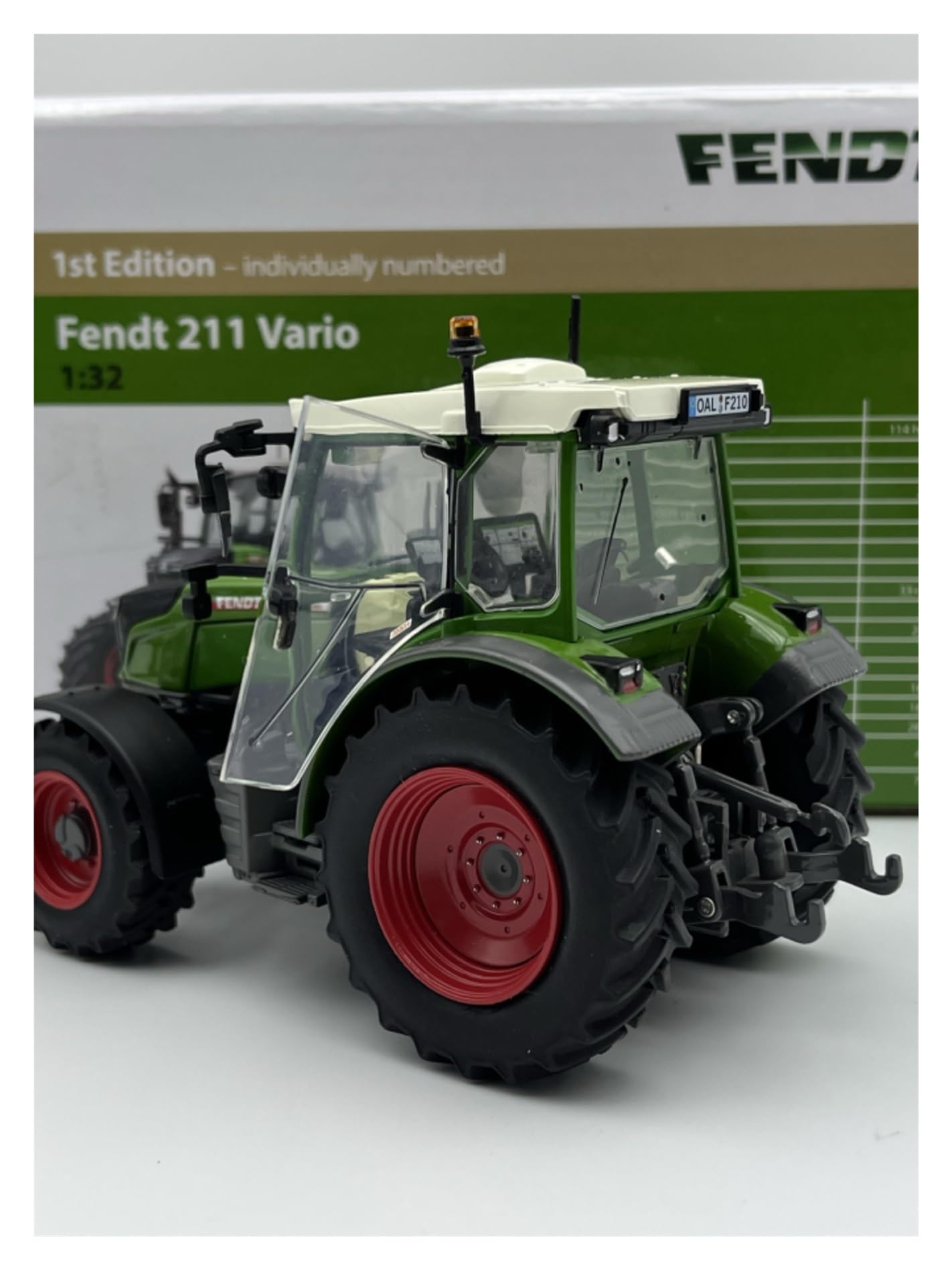 Replica scala in metallo 1 32 per FENDT 210 Vario in lega di lega fattoria camion trattore modello miniatura hobby collezionismo hobby veicoli giochi set