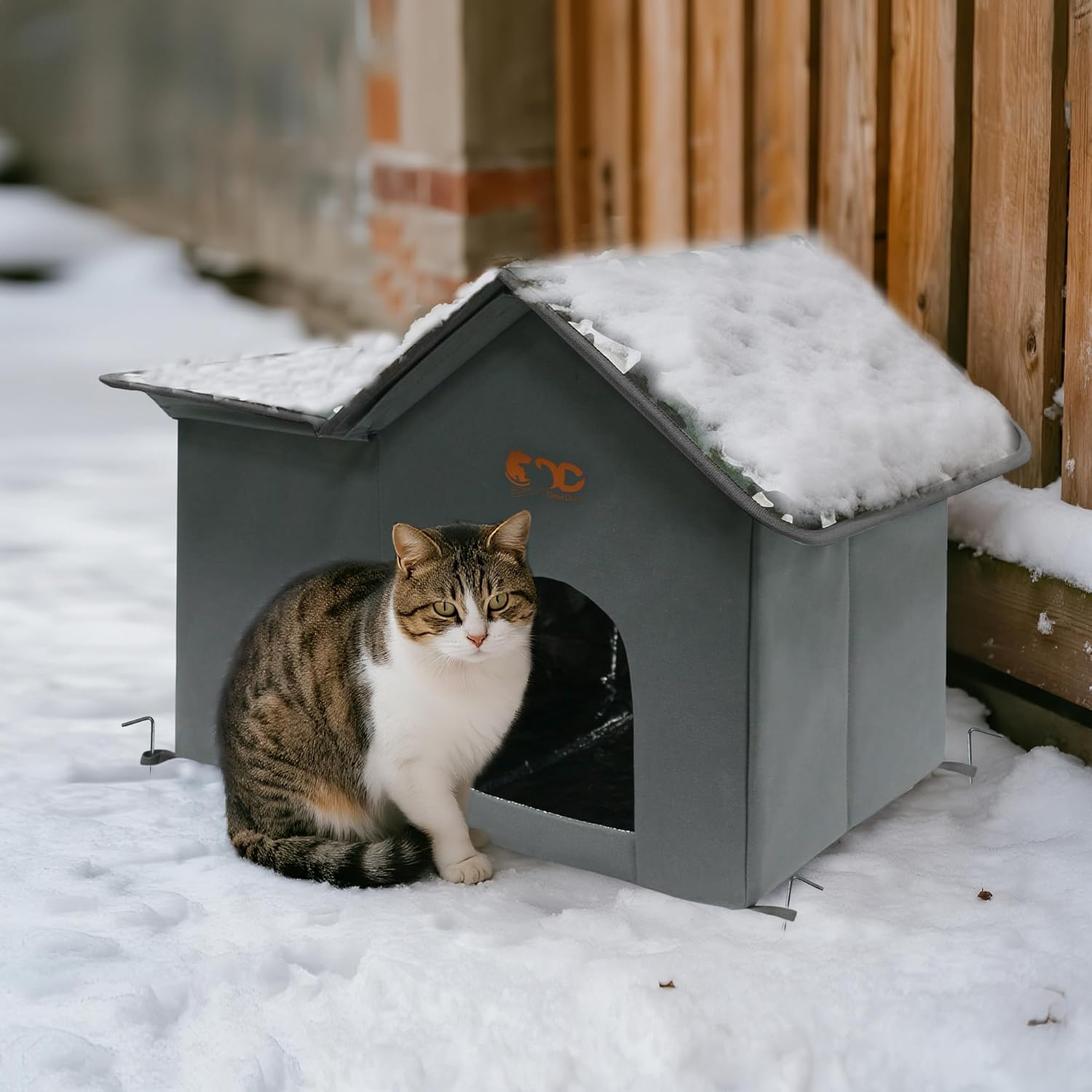 Feral Cat House Outdoor, Waterproof Insulated Cat Shelter with 4 Ground Spikes, No-Tool Assembly All Season Cat Bed for Stray Cats Indoor & Outdoor Use (Camo)