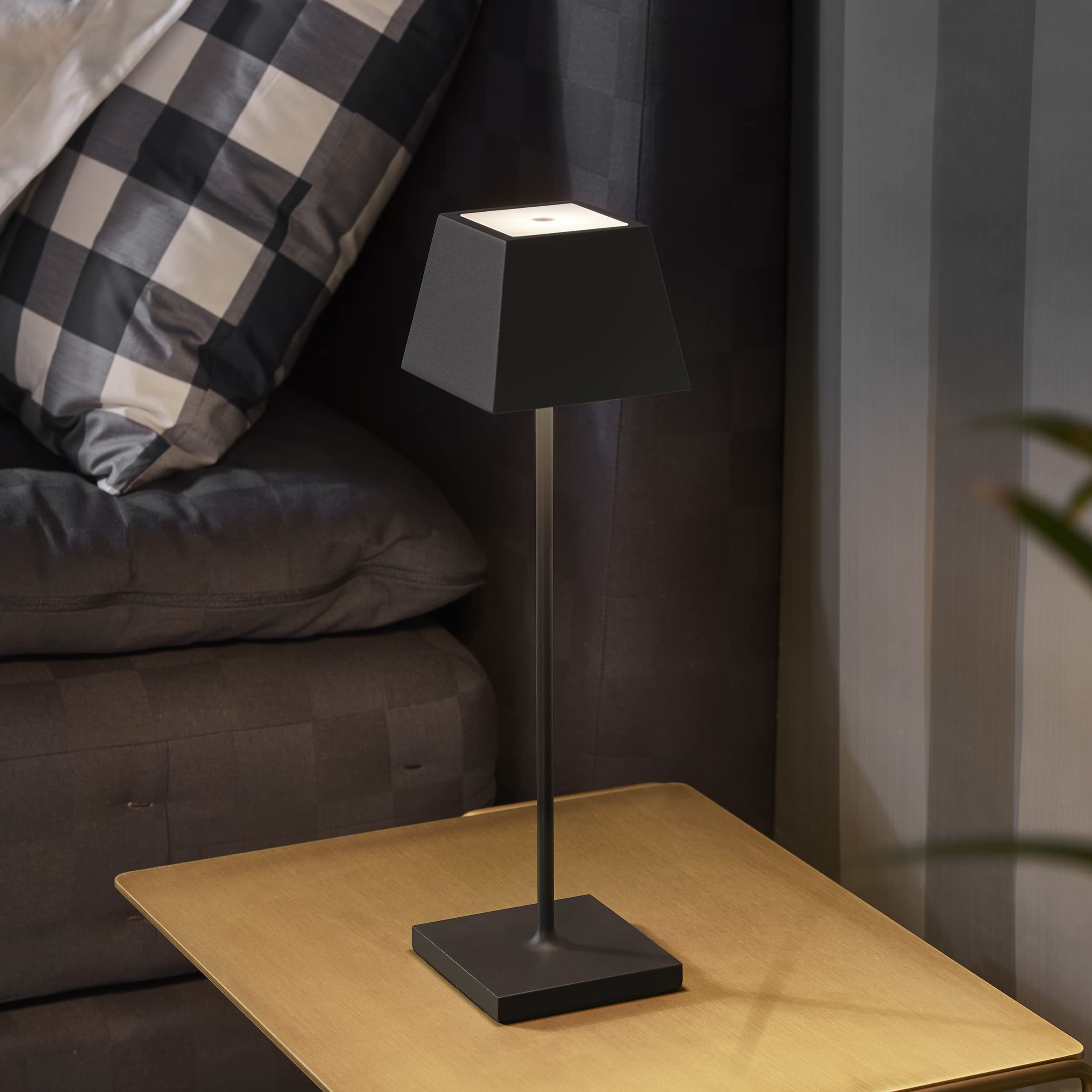 SIGOR Nuindie 1.0 eckig LED Akku-Tischleuchte, nachtschwarz | Dimmbar • Indoor & Outdoor • IP54 • 37 cm • Easy Connect • 12 h Leuchtdauer