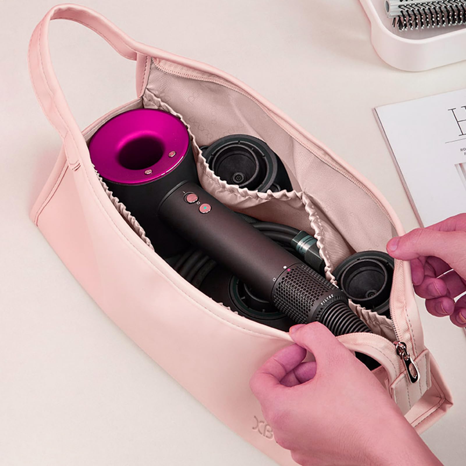 Veki Borsa da Viaggio Compatibile con Dyson e Shark Asciugacapelli, Borsa Organizer per Arricciacapelli, Custodia da Viaggio per Dyson Airwrap/Supersonic Capelli e Accessori (Rosa, Triangolare)