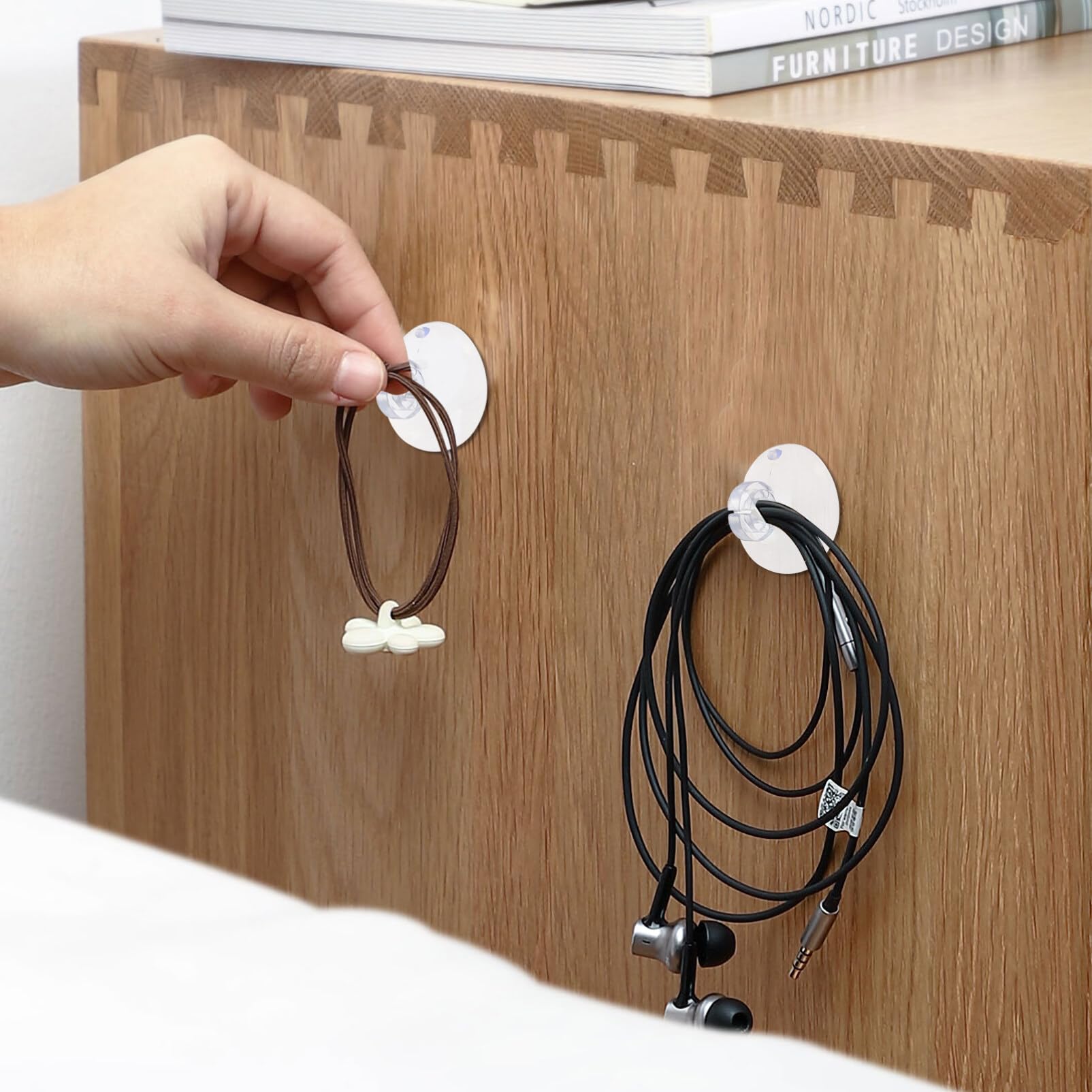 Alipis 200pcs Mini Christmas Suction Cups - Small Holiday Light String Hooks Holders - Clear Rope Light Window Glass Suction Cup Clips - Xmas Decorations