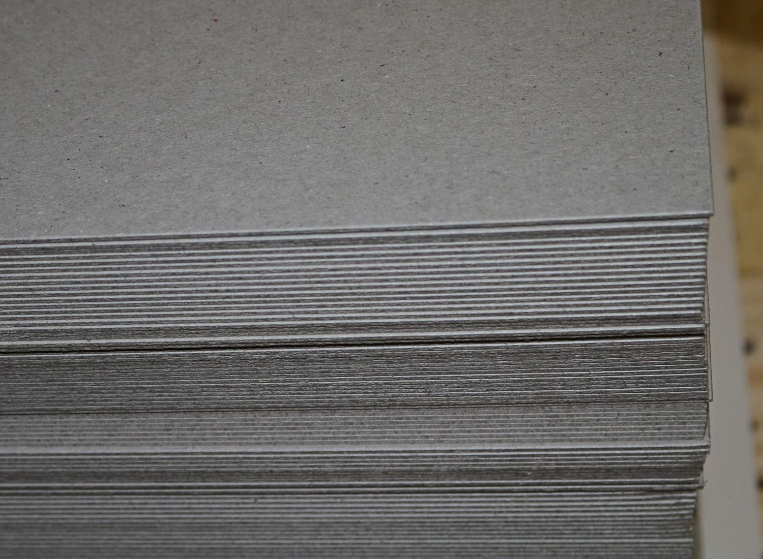 50 Stück Buchbinderpappe Graukarton Format DIN A2 (420 x 594 mm) 1,50mm starke Graupappe Sonderformate des Kartons ist auf Anfrage möglich