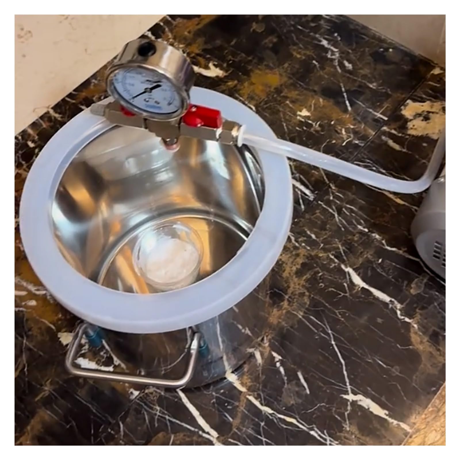 Vacuum Degassing Chamber for Laboratory, 304 Stainless Steel Vacuum Chamber 20/ 25/ 30/ 35/ 40/ 45/ 50 Cm Diameter with 1.5m Long Hose, for Stabilizing Wood Essential Oils Resin Casting ( Size : Dxh(4