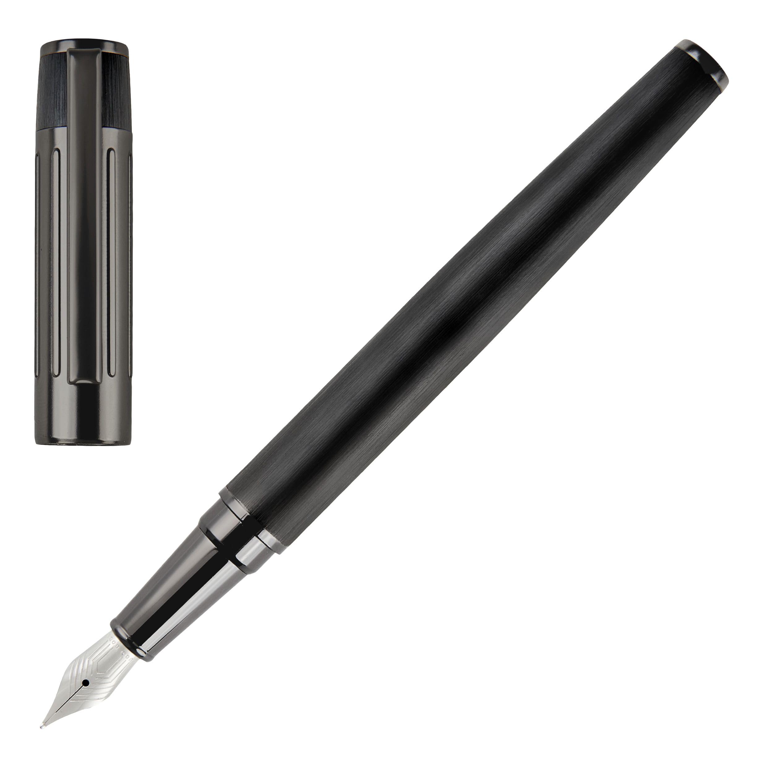 Hugo Boss Gear Ribs Füllfederhalter aus Messing und Aluminium in der Farbe Black, Länge: 13,8cm, Federstärke: M, HSV3062A