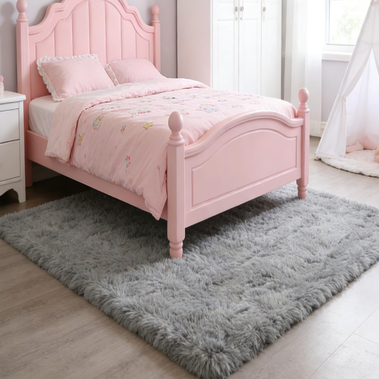Tapis chambre à poils longs pour créer un espace cocooning et moderne