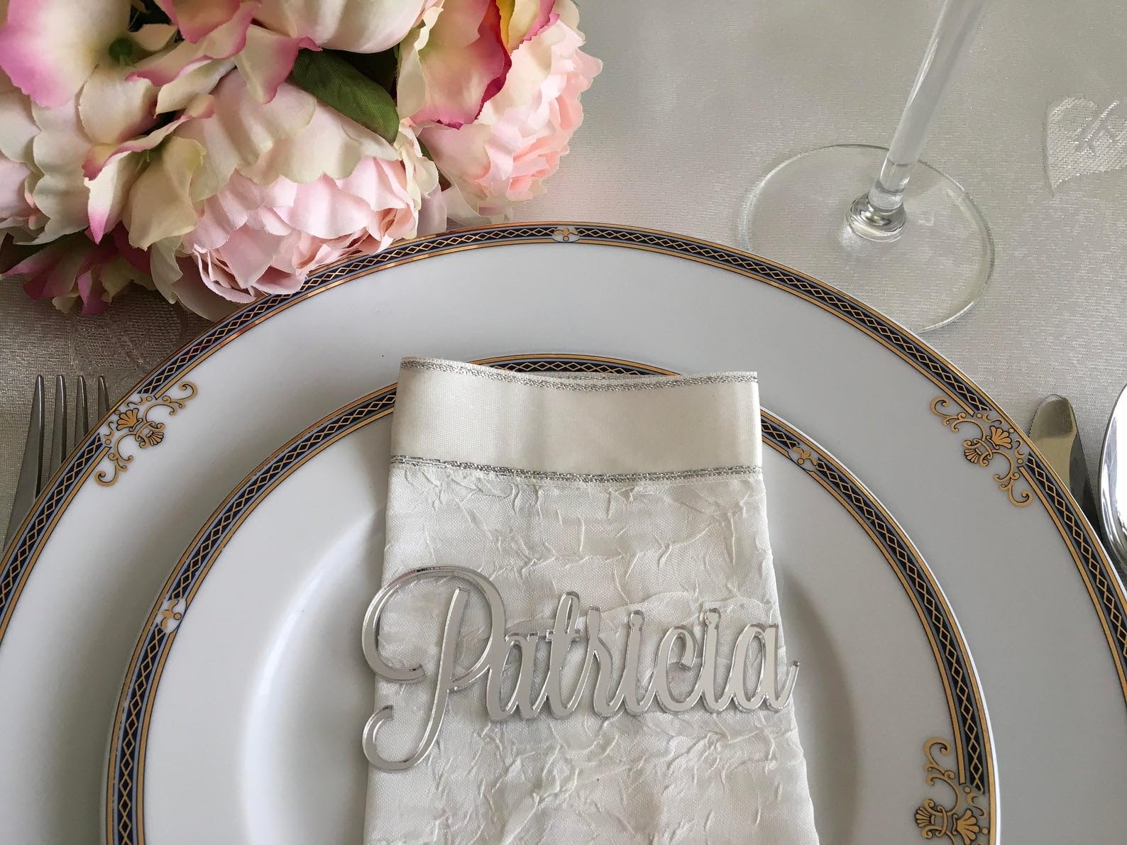 Hochzeits-Tischkarten - Platzkarten, Namensschilder, Name für Hochzeit Deko, Namensschriftzug aus Acryl - Personalisierte Namenskarten aus Holz und Acryl in Vielen Farben (100 Stück)