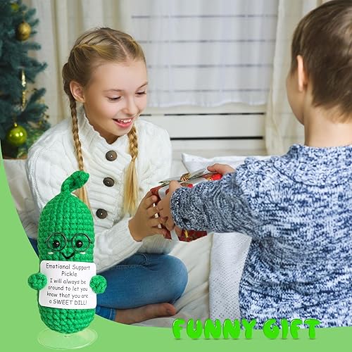 Miniatura 6 de MHRYEZ Consejos de un Pickle Crochet Regalos divertidos con palabras positivas, adornos de muñeca de punto, divertido juguete de pepinillo para