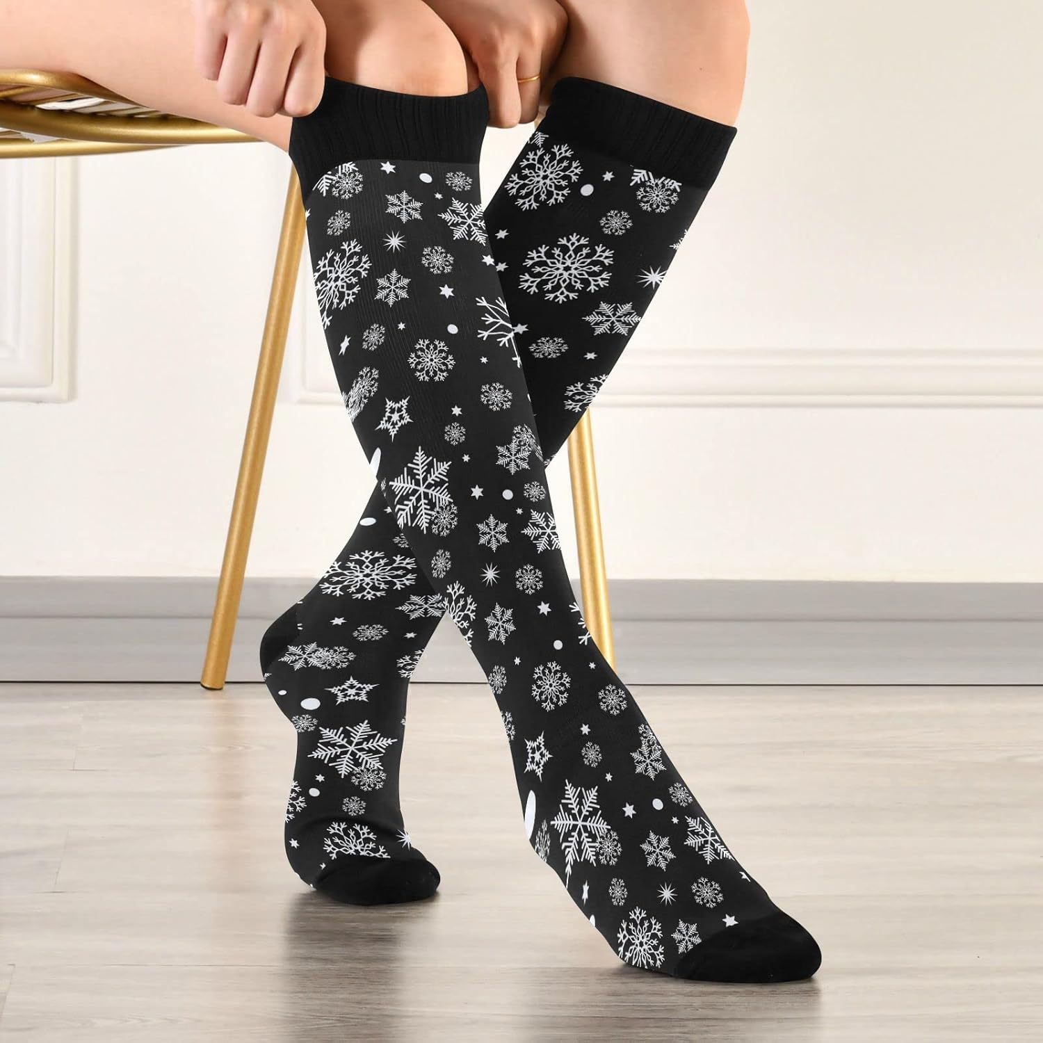 Kigai Knee High Socks Christmas Black Snowflake Compression Sock 1 Pair Casual Athletic Tube Socks for Soccer Women Men Medical Nurse Warm Stockings, 20-30mmHg - Image 5