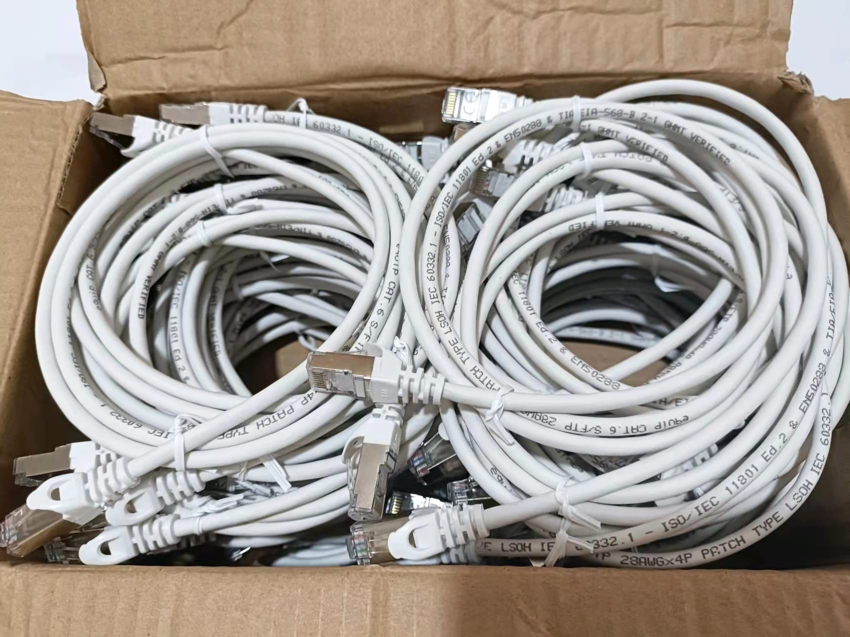 Equip Cable de conexión Cat6 S/FTP, 2 conectores RJ45, 1 m, caja de 40 unidades, color blanco