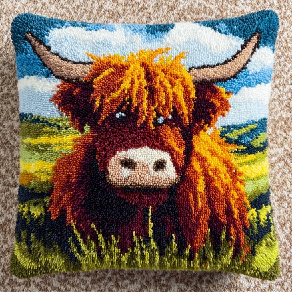 AxiangziK Latch Hook Pillow Kit,Highland Cattle