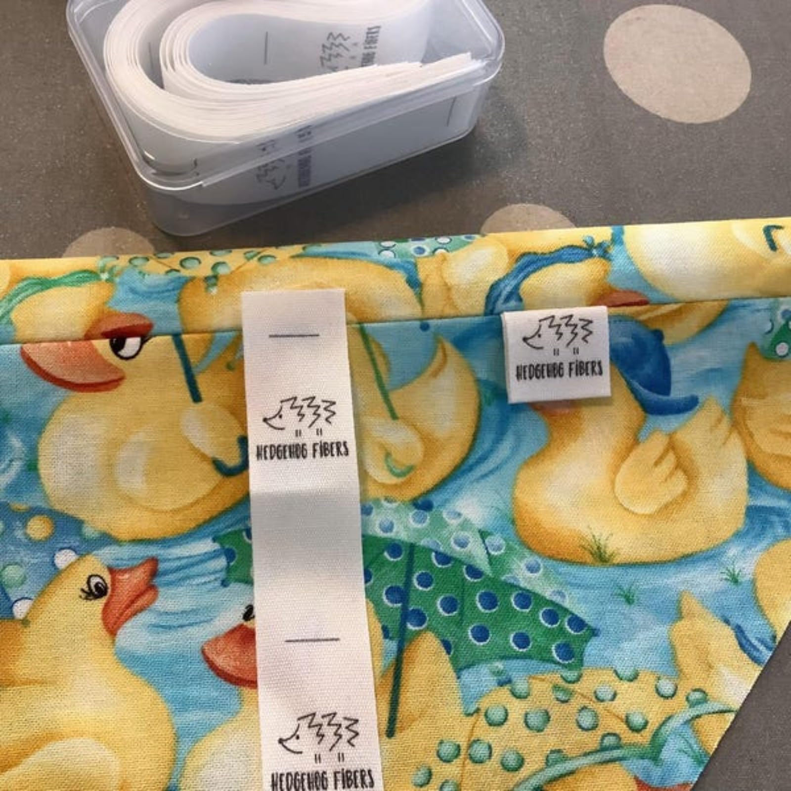 Etichette da cucito personalizzate per articoli fatti a mano, etichette in tessuto con nome personalizzato per abbigliamento in twill di cotone, etichette personalizzate da cucire per artigianato fai