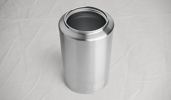 YETI Rambler جالون إبريق متقاعد اللون، معزول بالفراغ، الفولاذ المقاوم للصدأ مع MagCap