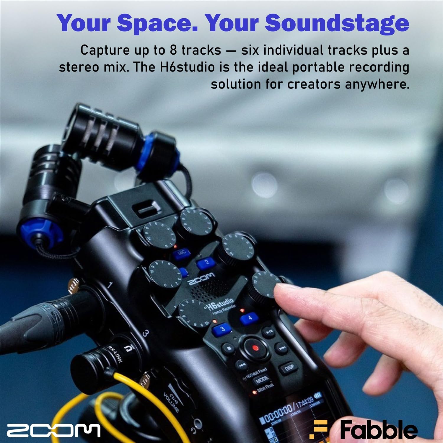 Zoom H6studio Handliches Recorder-Set mit 2 × ZDM-1 Podcast-Mikrofon-Packs, Kopfhörern, Tischständern, XLR-Kabeln, Windschutzscheiben, Speicherkarten, Batterien und Zubehör