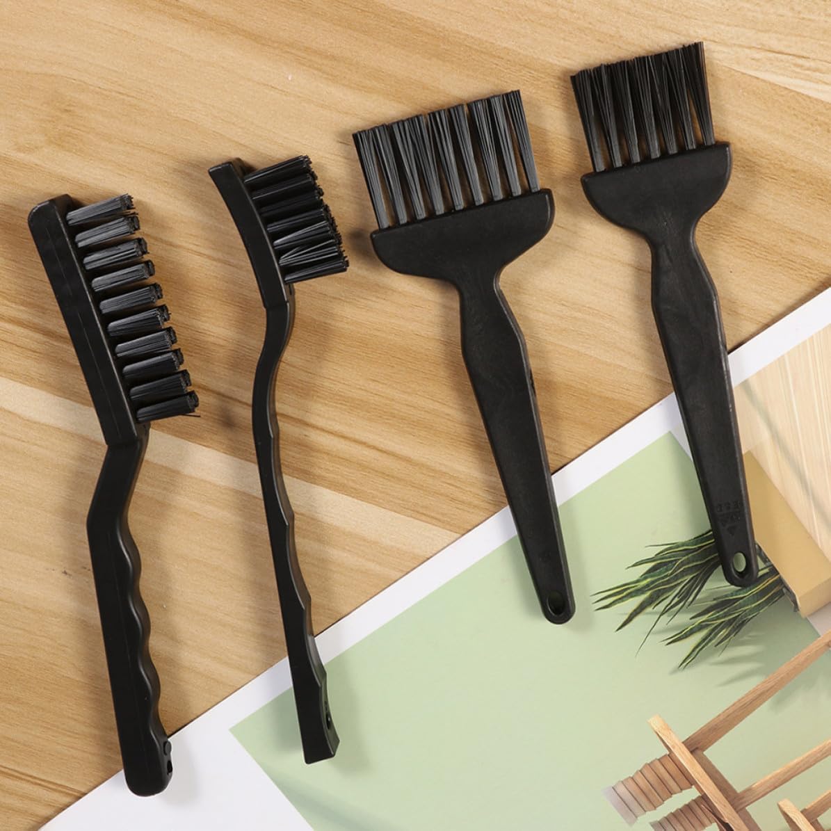 11 Pcs Anti-Static Phone Cleaning Brush Set Plastic Bristles, Small Size and Lightweight Design, Does Not Scratch Film, for Mobile Phone Maintenance and Dust Removal