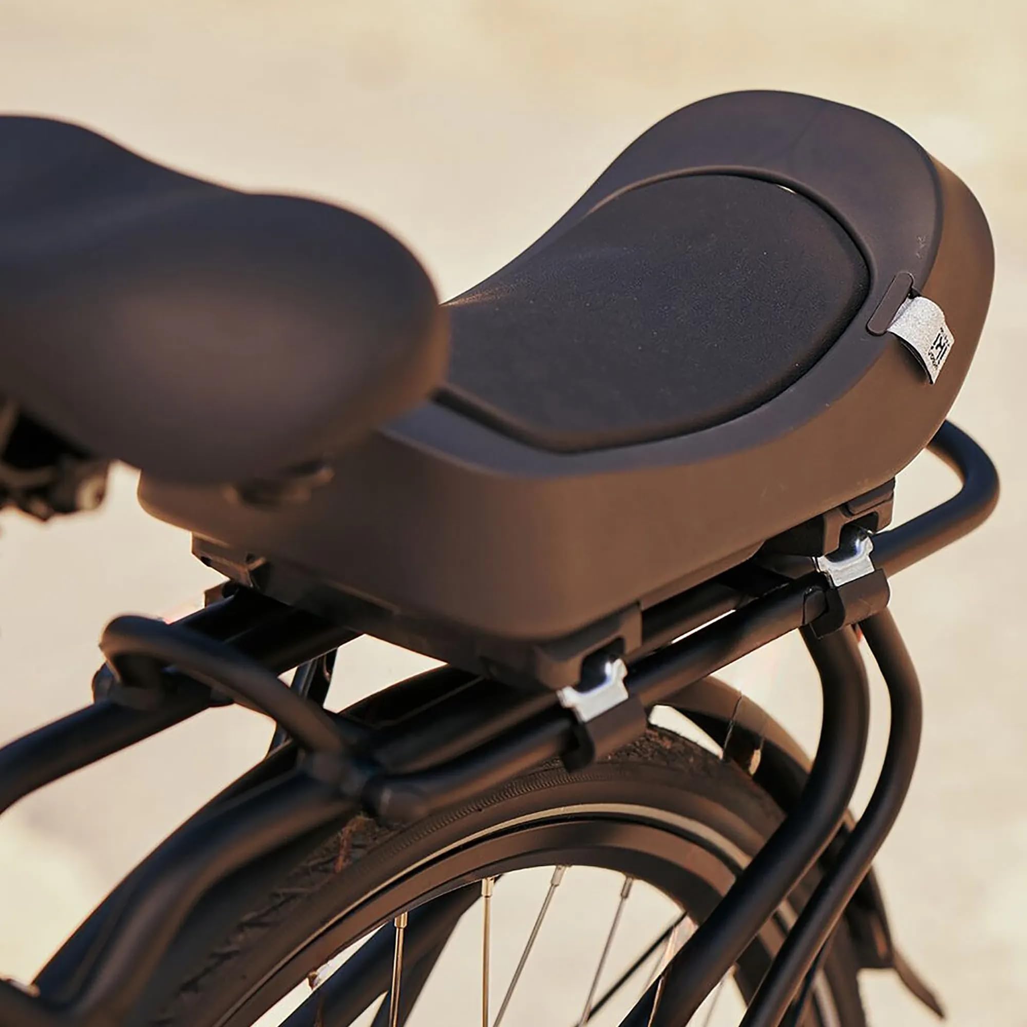 Siège de vélo Urban iki Junior – Montage sous Le Garde-Boue avec Serrure