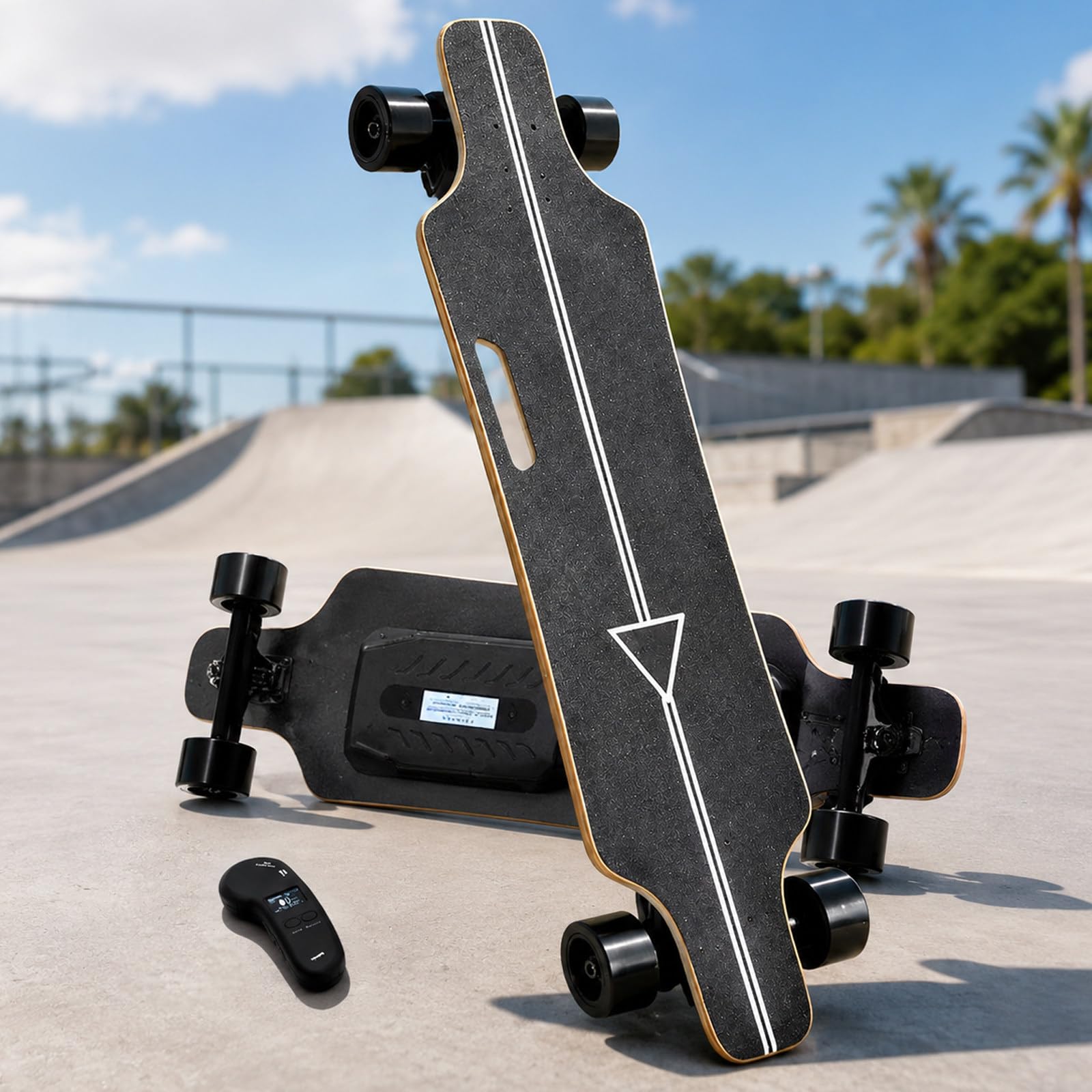Skateboard électrique pour adultes, moteur de 350 W, 4 modes de vitesse, portée de 15 km, longboard portable pour déplacement, campus et croisière, télécommande incluse