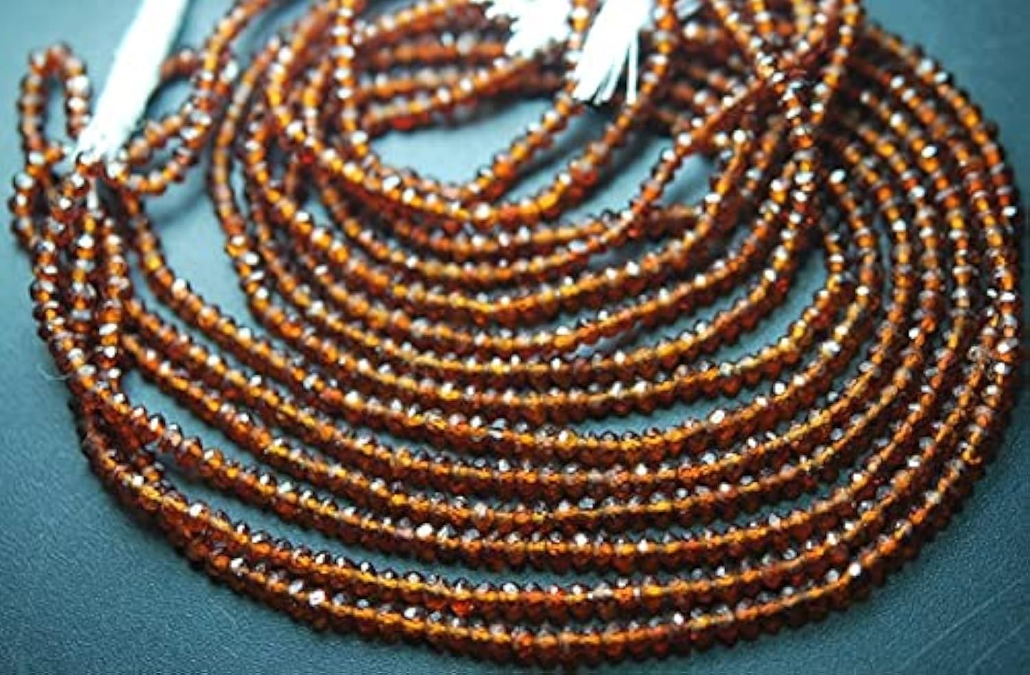 Grenat hessonite perles 3mm régulières pour éviter les défauts de taille dans vos bijoux