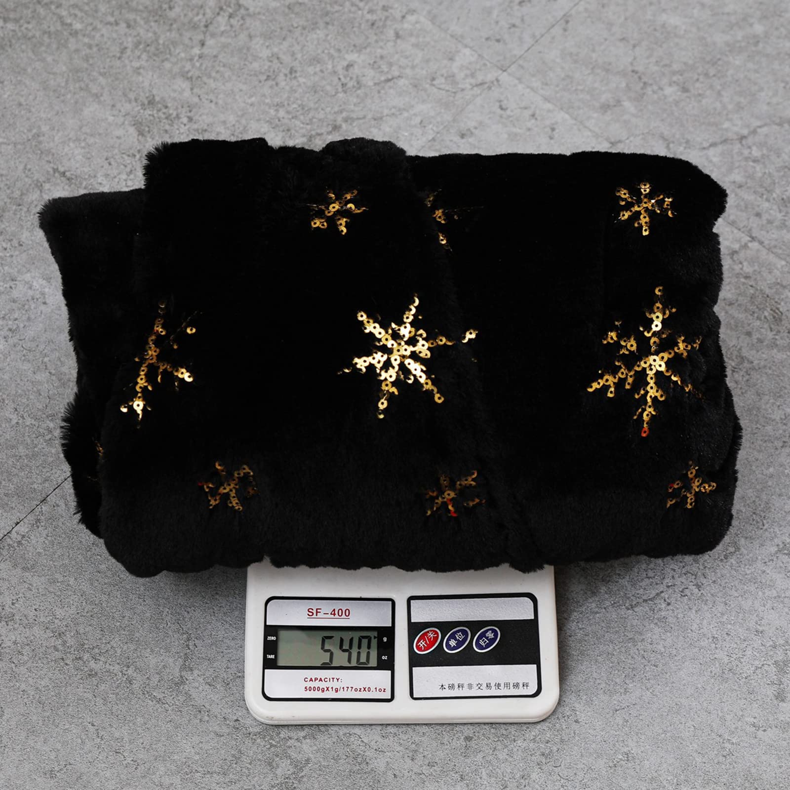 Nero Gonna per Albero di Natale con Fiocchi di Neve Falso Pelliccia Insieme A Paillettes Dorate Tappetino per Albero di Natale per Festa di Vacanza Ornamenti per Interni Ed Esterni,122cm(48inch)