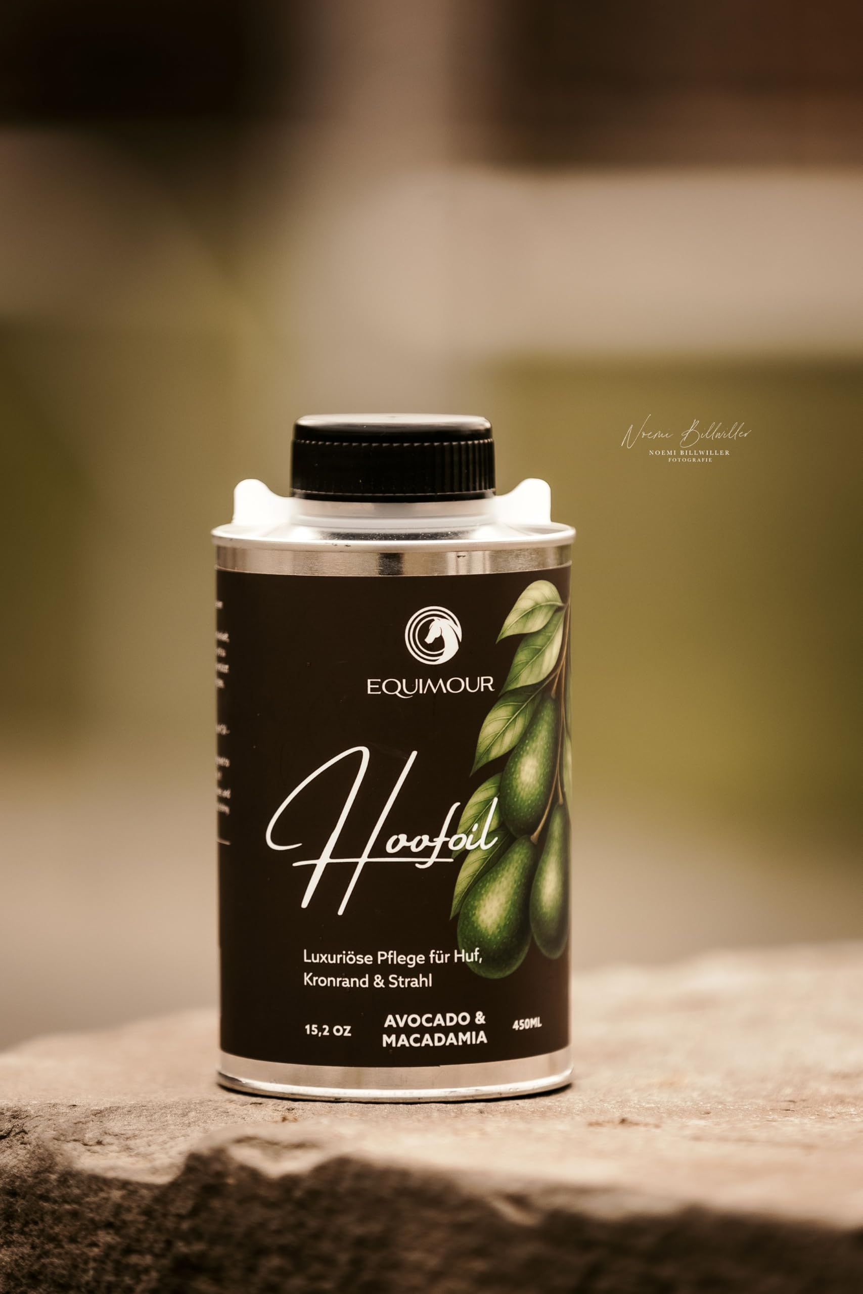 Aceite para pezuñas con pincel para caballos, aguacate y macadamia, cuidado de pezuñas con vitamina E, para pezuñas, borde de corona y chorro, brillo natural y aspecto bien cuidado, 450 ml