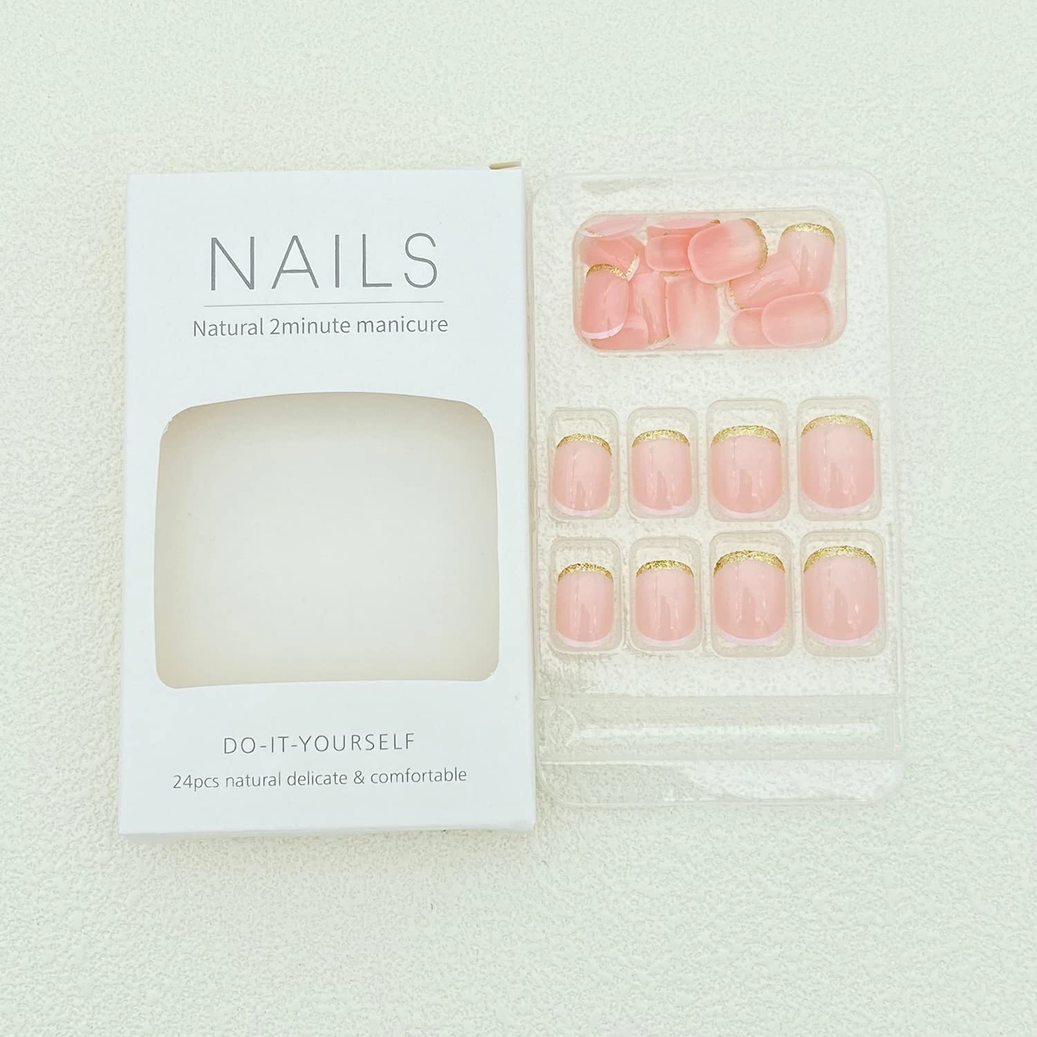 24 uñas postizas cortas, uñas postizas a presión con punta francesa, uñas postizas de cobertura completa con diseños de pegamento brillante en las uñas blancas y doradas, uñas acrílicas rosas 4