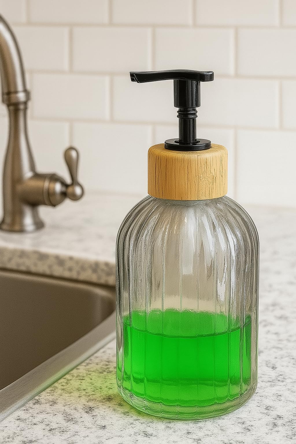 Zbern Cam Sıvı Sabunluk – Doğal Bambu Başlıklı | Şeffaf Cam Gövde | Banyo, Mutfak ve Lavabo Üstü Kullanım için Modern Pompalı Sabun Dispenseri 300 ML