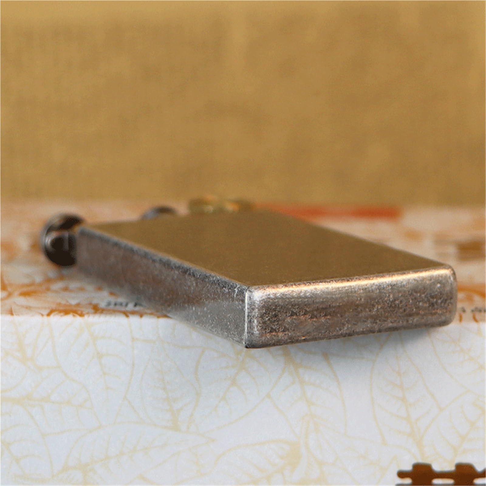 Accendino a Cherosene Vintage in Ottone Ultra Sottile, Accendino con Braccio di Sollevamento, accensione a Mola, Riutilizzabile, Adatto for Collezione/Regalo (Cherosene Non Incluso)(Silver)