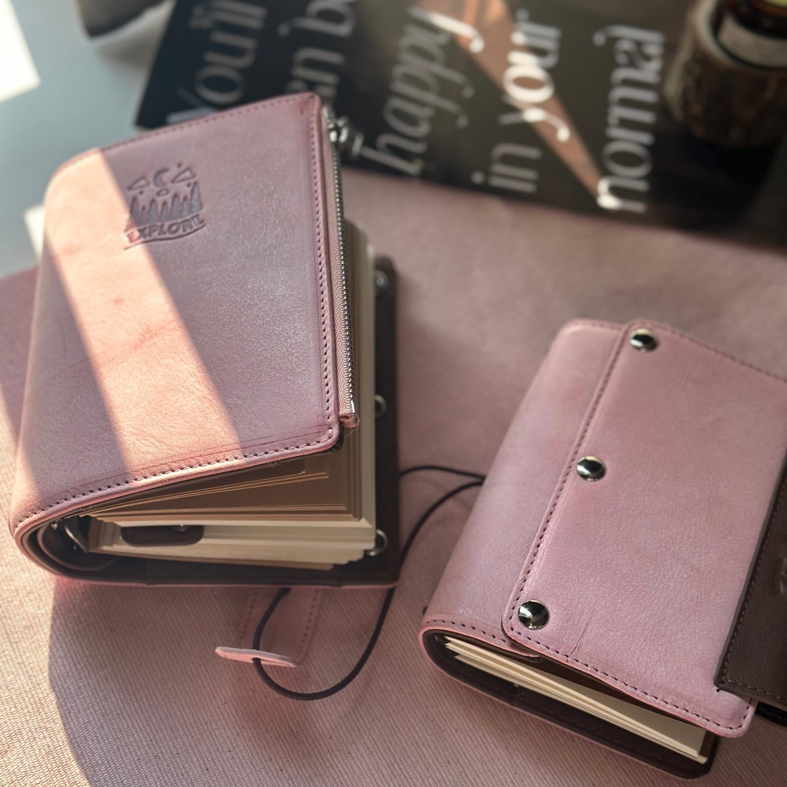 Terminplaner im Taschenformat, A7, echtes italienisches Alaska-Leder, nachfüllbar, Stalogie-Ring-Planer, 3-fach gefalteter Stil mit 25 mm Ringbuch, TN-Passport-kompatibel (rosa Wachs)