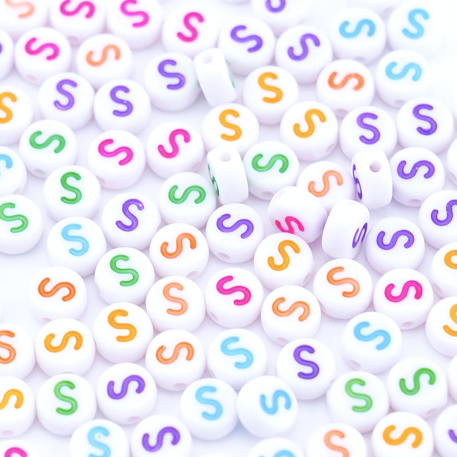 300 cuentas coloridas de letras S de 4 x 7 mm, cuentas redondas del alfabeto para hacer pulseras de la amistad
