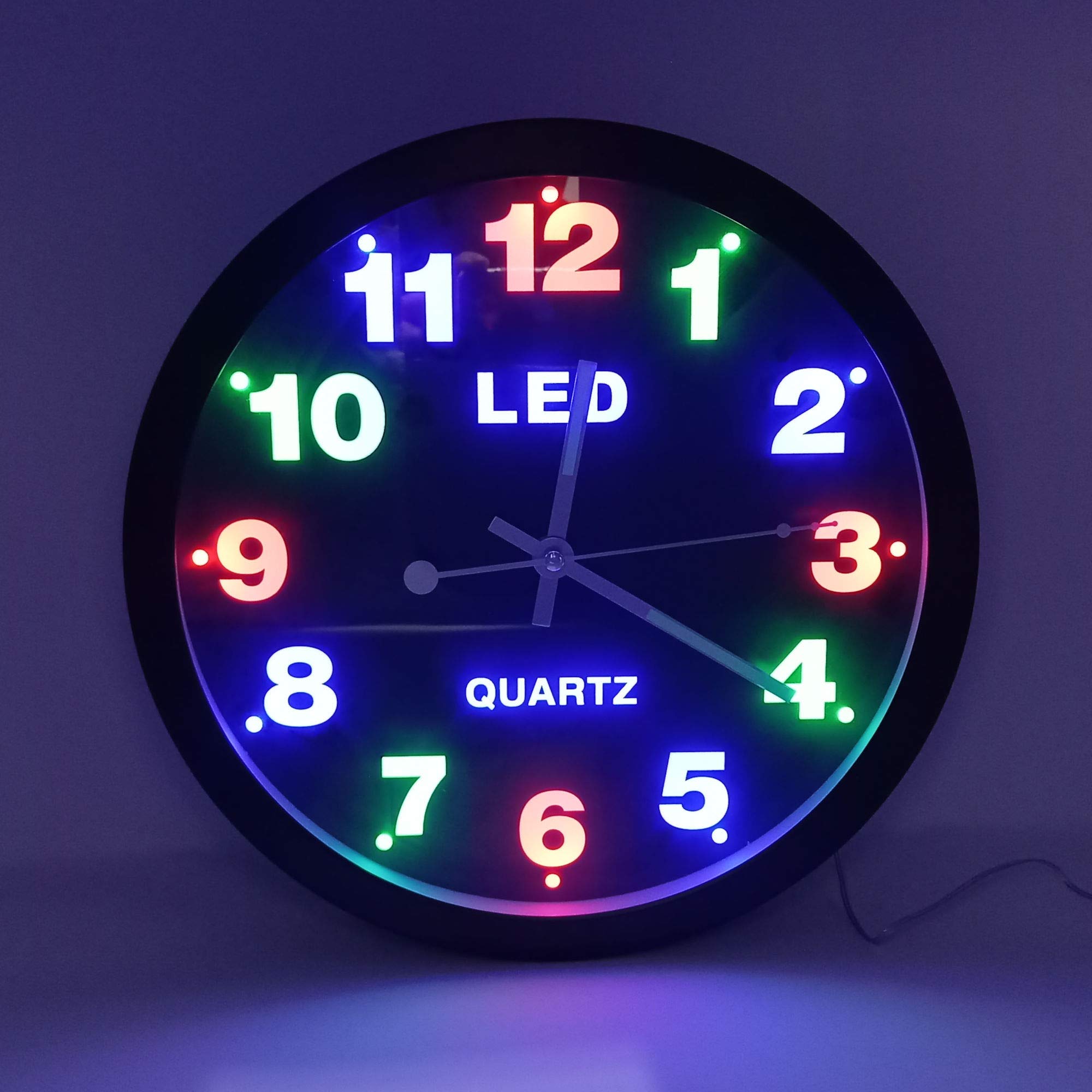 Starlet24 Wanduhr 29,5cm Ø beleuchtet mit bunter LED-Zifferbeleuchtung und Quarz-Uhrwerk (laufruhig, analog, leise, kein Ticken) Schwarz