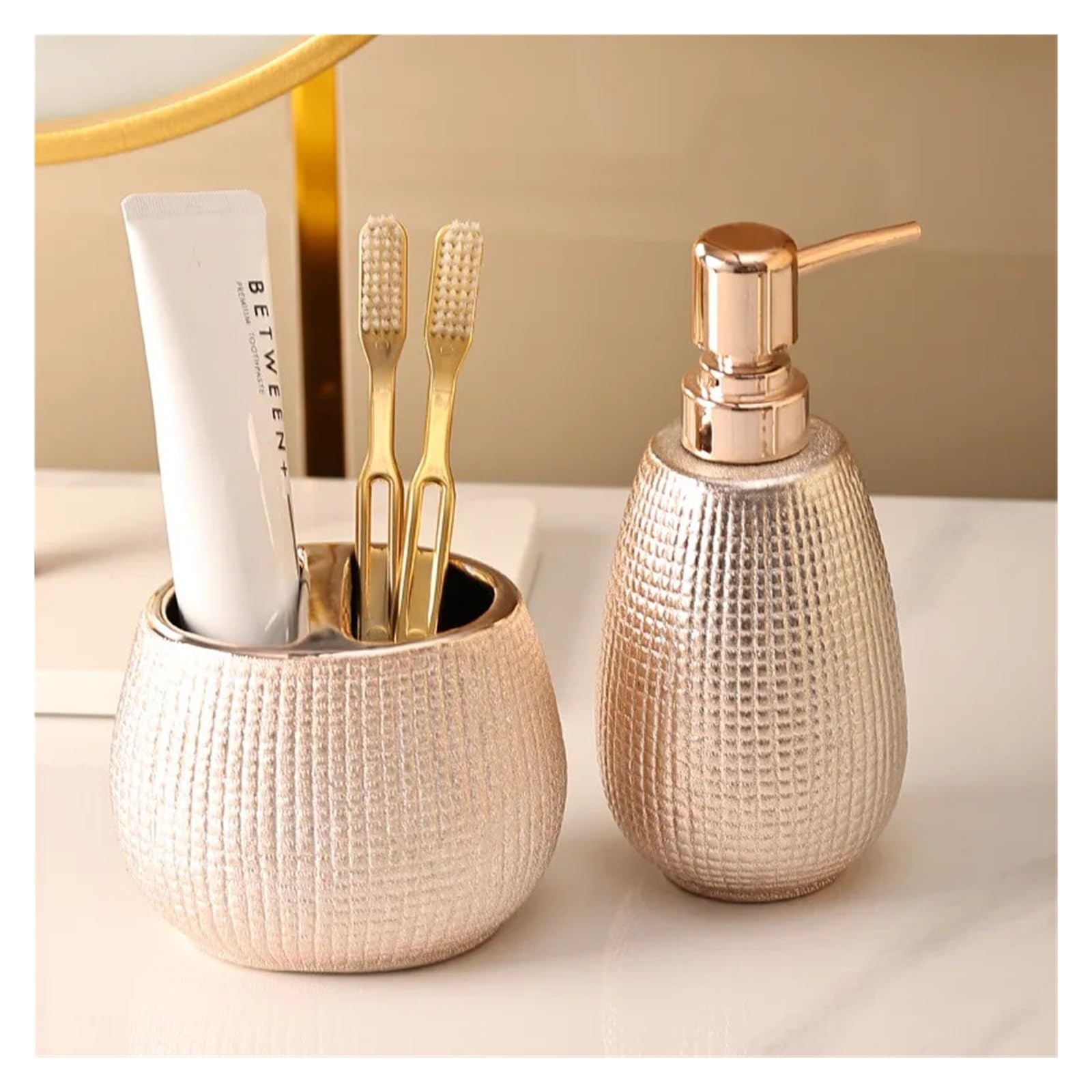 Set Bagno Accessori Completo Kit in oro rosa Set di accessori for il bagno Set di lusso completo di portasapone in ceramica for WC, portaspazzolino, pompa for shampoo, bottiglia dispenser(MGJ-Set4)