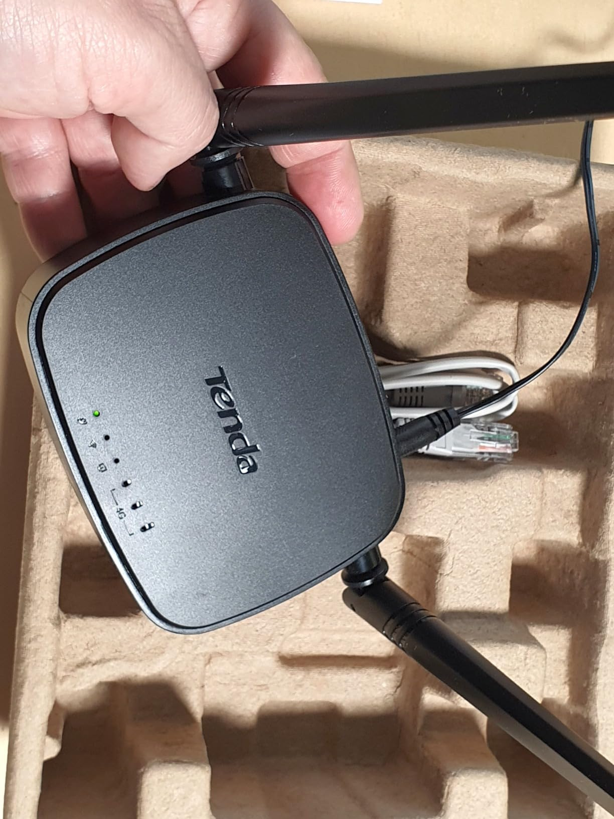 Router 4G LTE Tenda 4G03 - WiFi N300Mbps, Con SIM, Power Bank, Antenne Esterne, Plug&Play - Foto 3