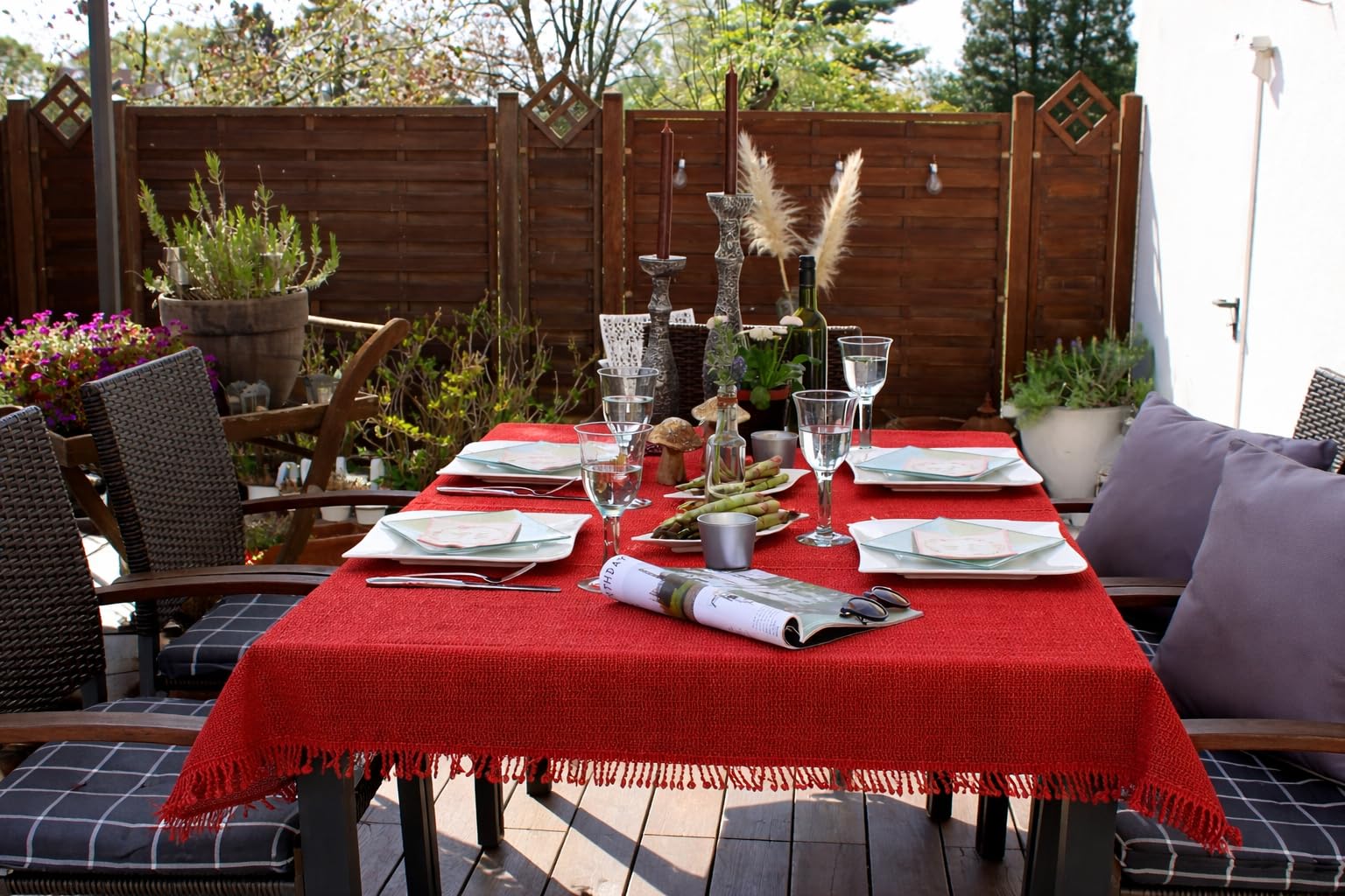 Brandsseller Tovaglia da giardino 110x140 cm Tela con frange Biancheria da tavola esterno rettangolare schiumata per giardino, terrazza, balcone resistente alle intemperie antiscivolo - Rosso
