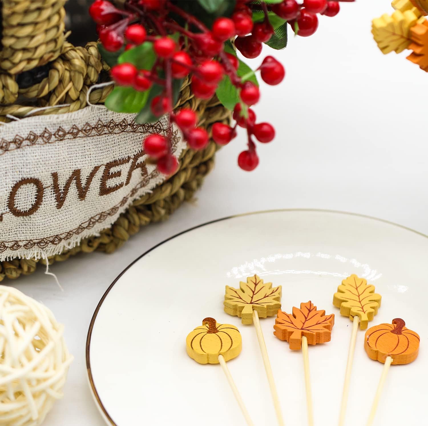 100pcs Pumpkin Maple Leaf Assorted Cocktail Picks 5″ Autumn Theme Decoration Toothpicks Skewers for Appetizers Charcuterie Board Accessories Food Garnish, Fall Thanksgiving Party Themed Decorations
