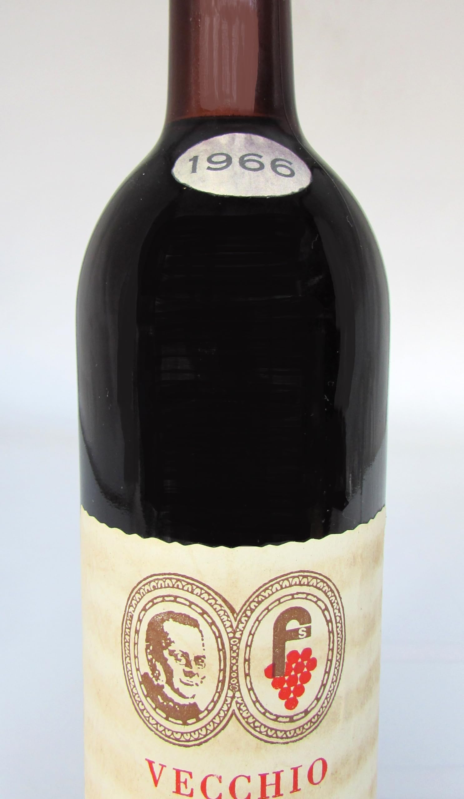 赤ワイン 1966年　720ml　イタリア　ピエモンテ　シッツァーノ Amazon.co.jp: 還暦のお祝いに最適！Sizzano Vecchio 1966 Francesco