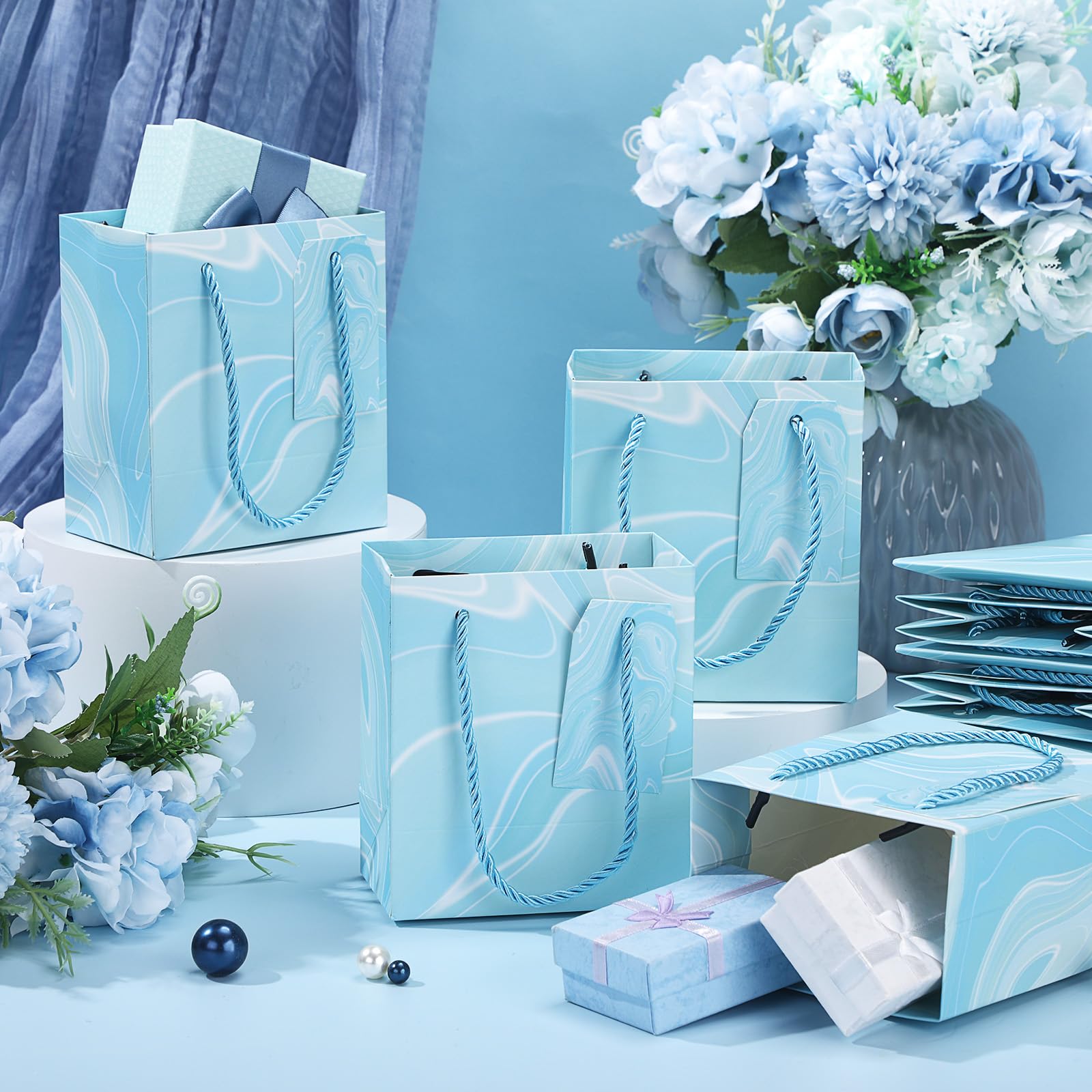 Zhanmai 80 mini bolsas de regalo de Navidad con etiquetas, bolsas de papel de 4.3 x 2.5 x 5 pulgadas con asas, bolsas de regalo de tamaño pequeño a granel para fiestas de Navidad, bolsas de recuerdos