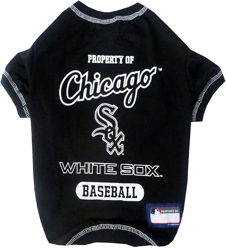 remera de perro de LOS MEDIAS BLANCAS de Chicago de la MLB, X-Small. - Camisa con licencia para el equipo de mascotas coloreada con logotipos del equipo. - Materiales elásticos de primera calidad para la comodidad de tu perro y gato.