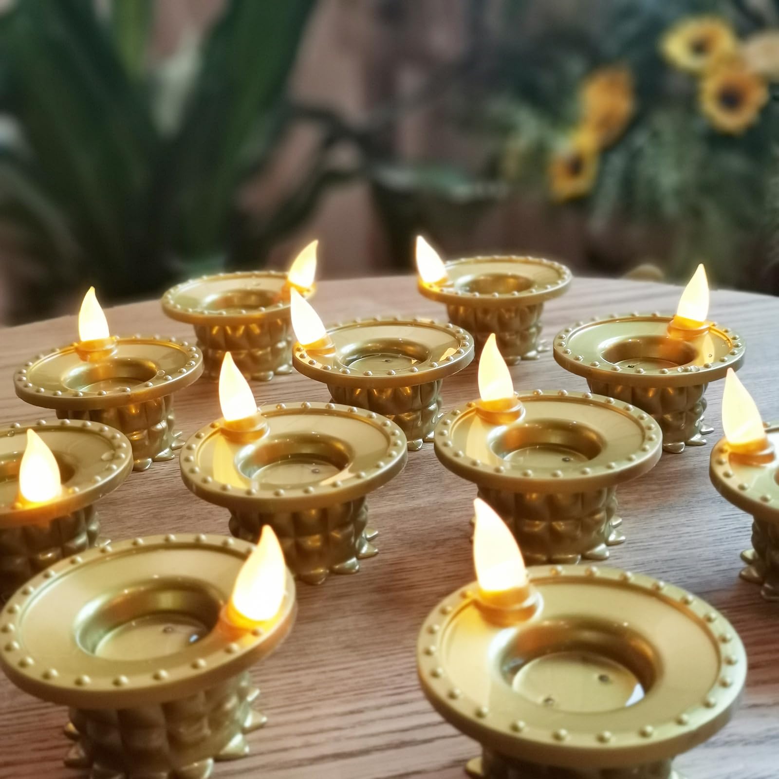 Lot de 12 lampes Diwali Diyas - Lumières LED dorées - Étanche - Sans flamme - Lampes à huile pour centres de table - Temples indiens Pooja - Cadeau de pendaison de crémaillère
