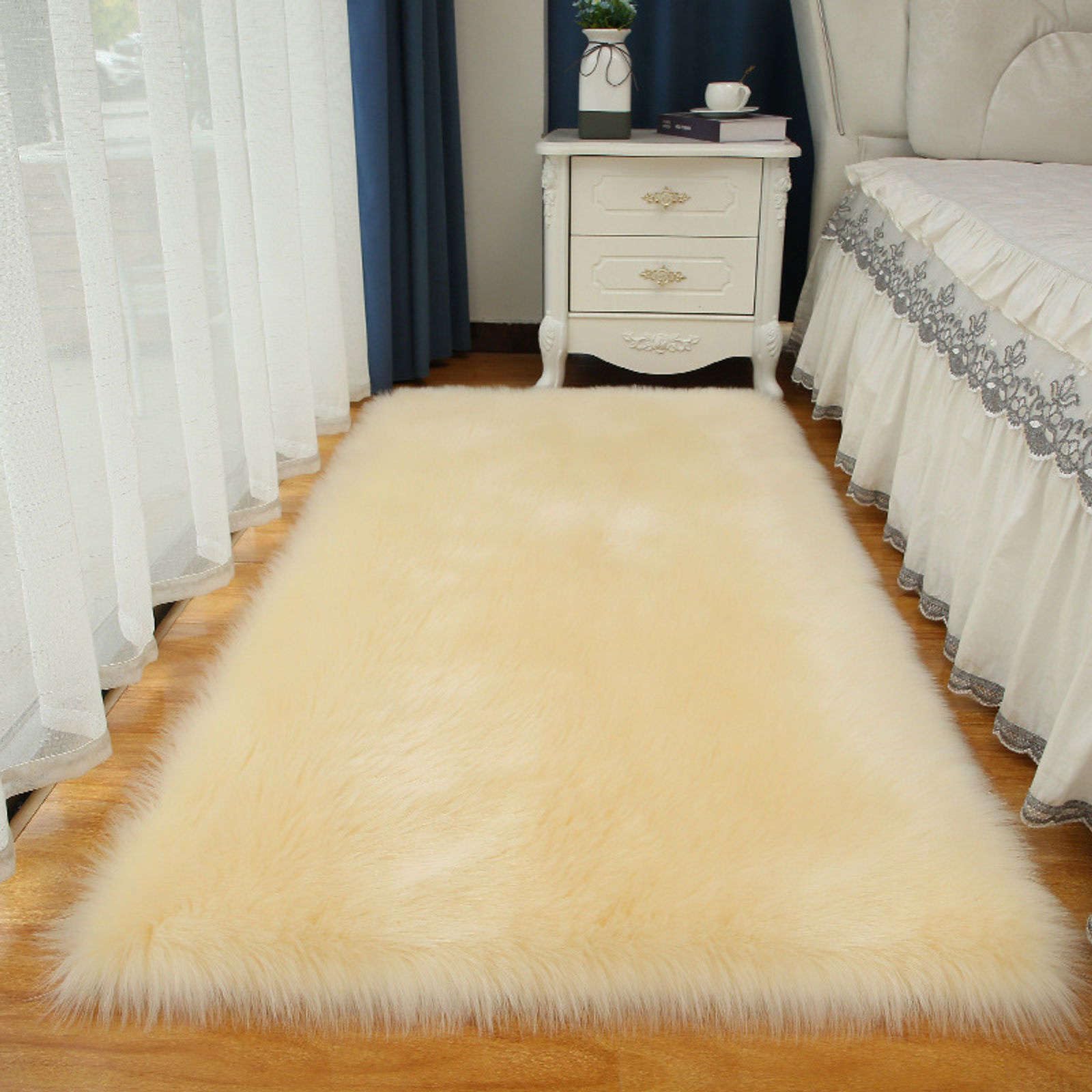 Coussins de baie vitrée shaggy pour un salon chaleureux