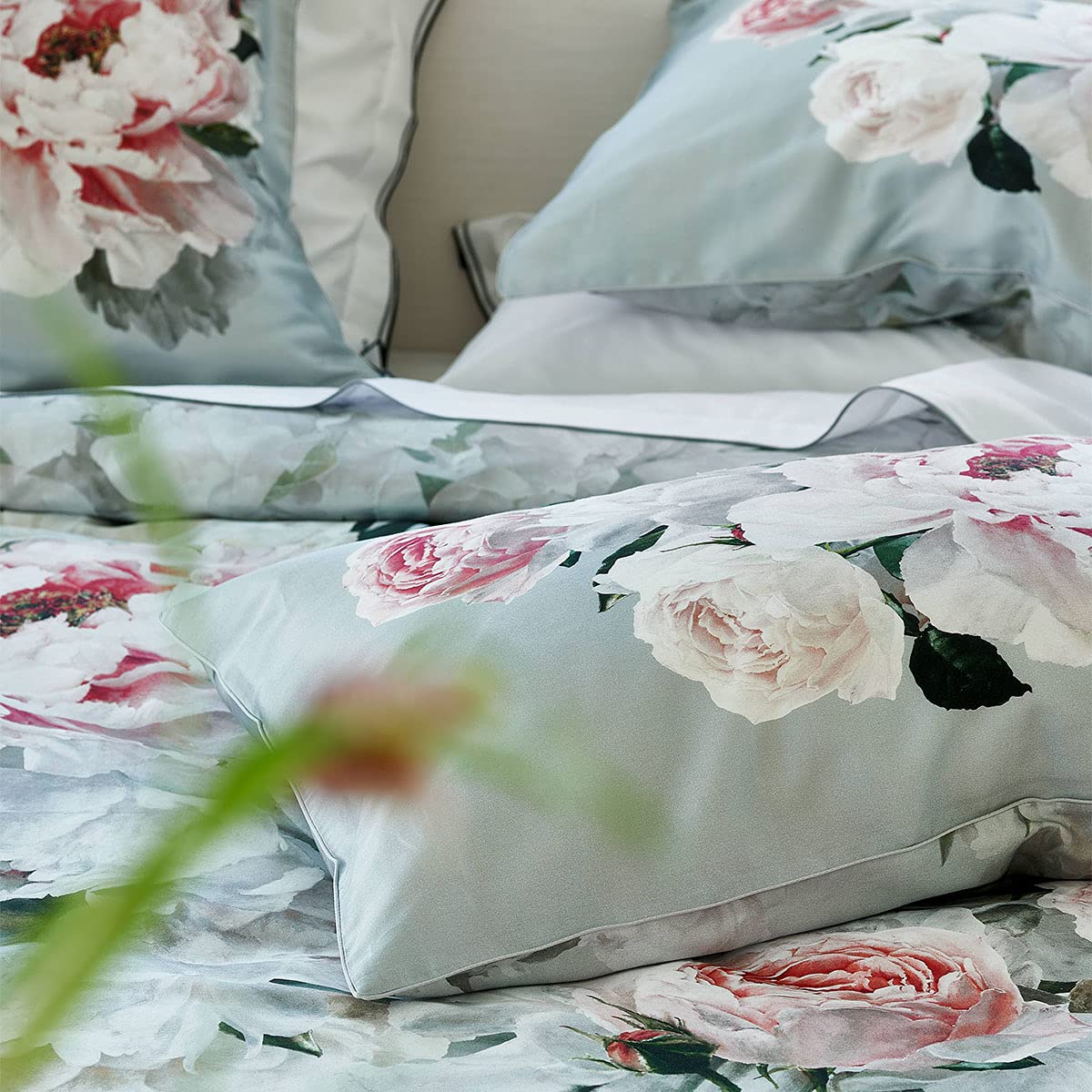 Taie d'oreiller imprimée en satin de coton, Peonia Grande, Gris