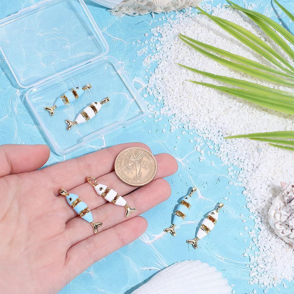 Beebeecraft 6 Unidad de Dijes de Peces de 2 Colores para Pulseras de Latón Chapado En Oro de 18 Quilates Dijes de Animales Marinos Blancos Y Azules Colgante de Océano Esmaltado para Hacer Joyas