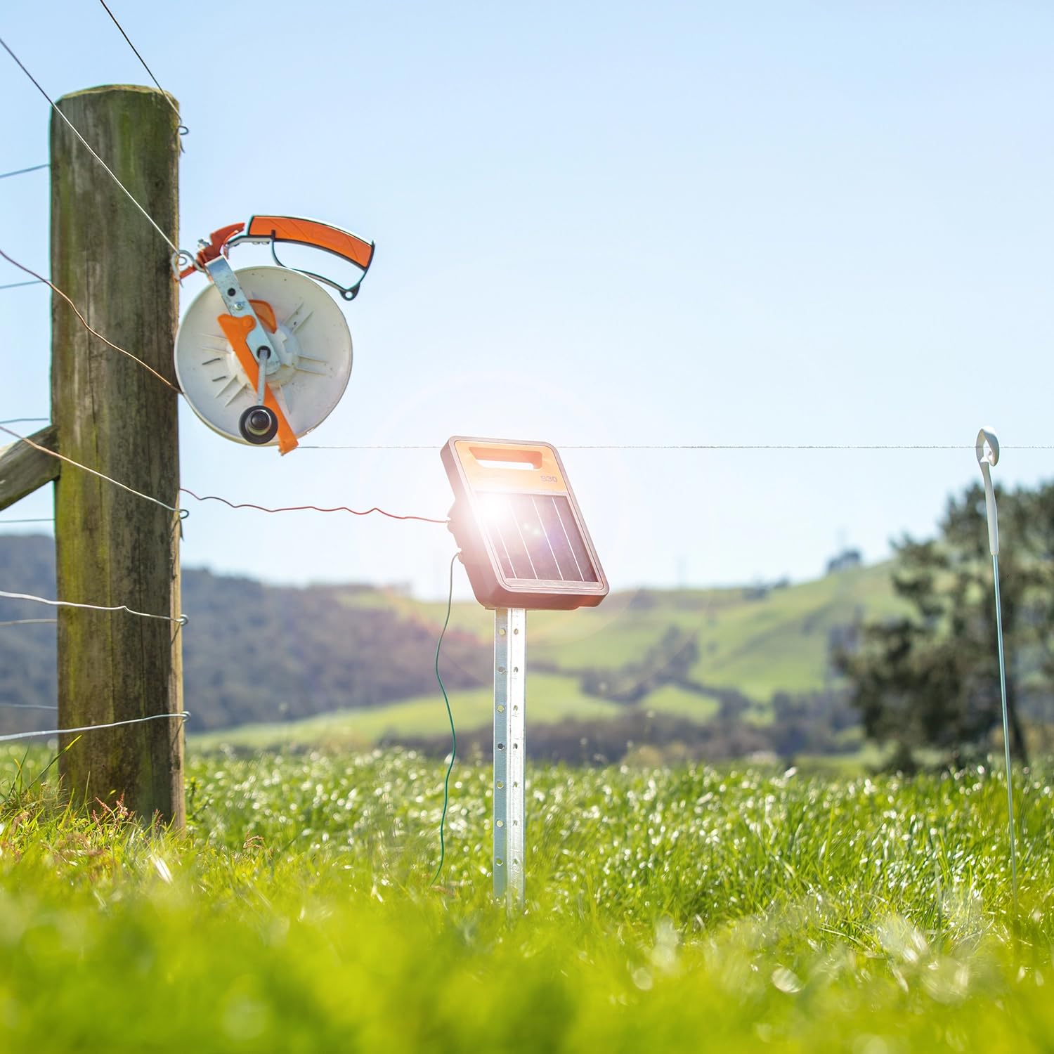 Gallagher S30Li S30Li - Valla eléctrica con batería de litio para perros, caballos, vacas, ovejas, cerdos, cabras - Adecuado para vallas de pastos de hasta 10 km